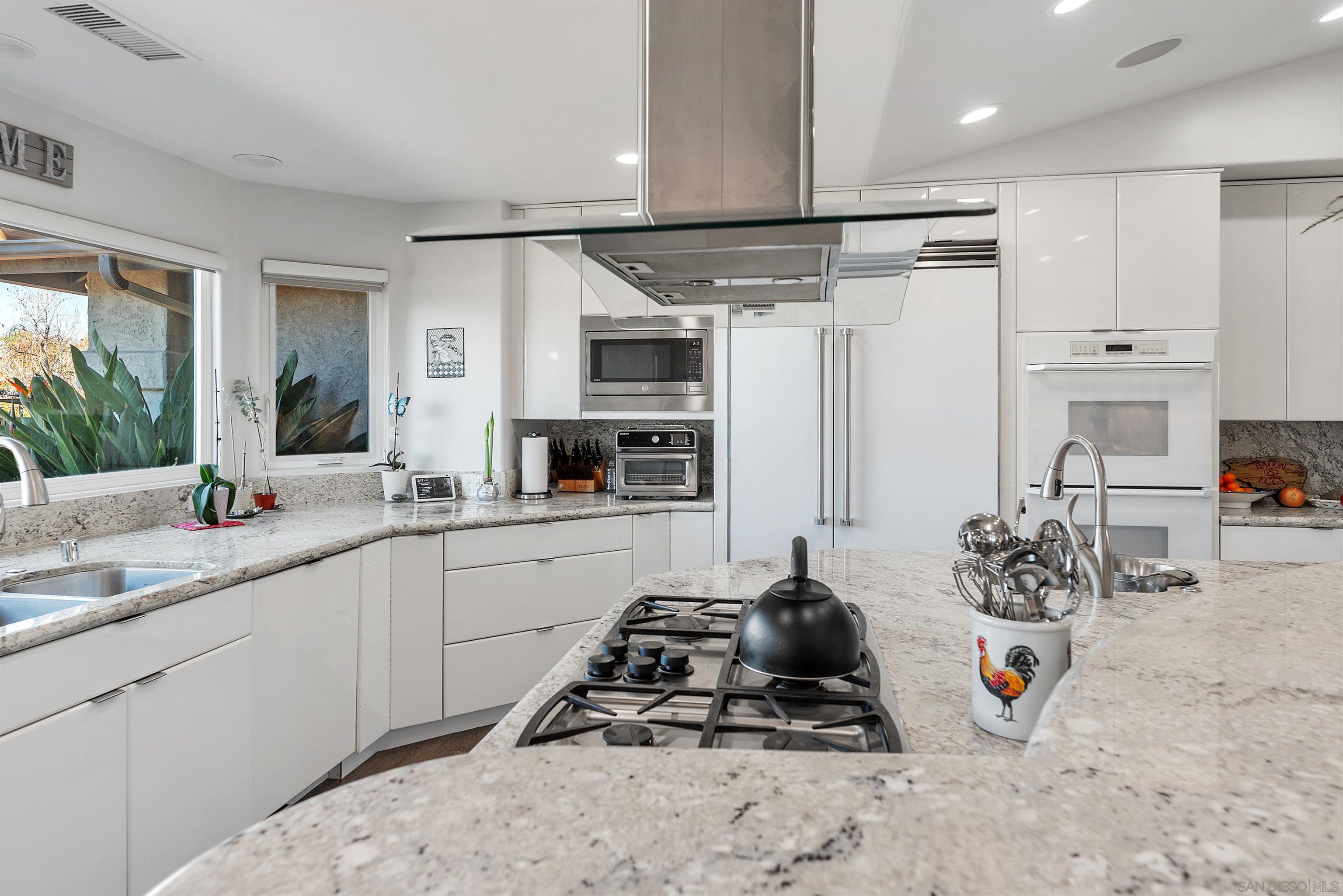 Detail Gallery Image 22 of 59 For 1427  Buckskin Dr, Escondido,  CA 92029 - 5 Beds | 2/1 Baths