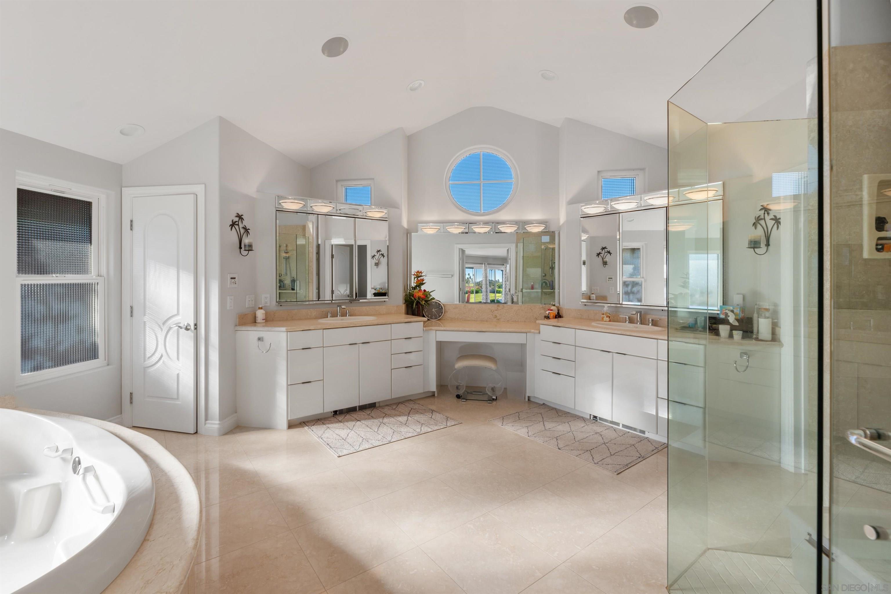 Detail Gallery Image 34 of 59 For 1427  Buckskin Dr, Escondido,  CA 92029 - 5 Beds | 2/1 Baths