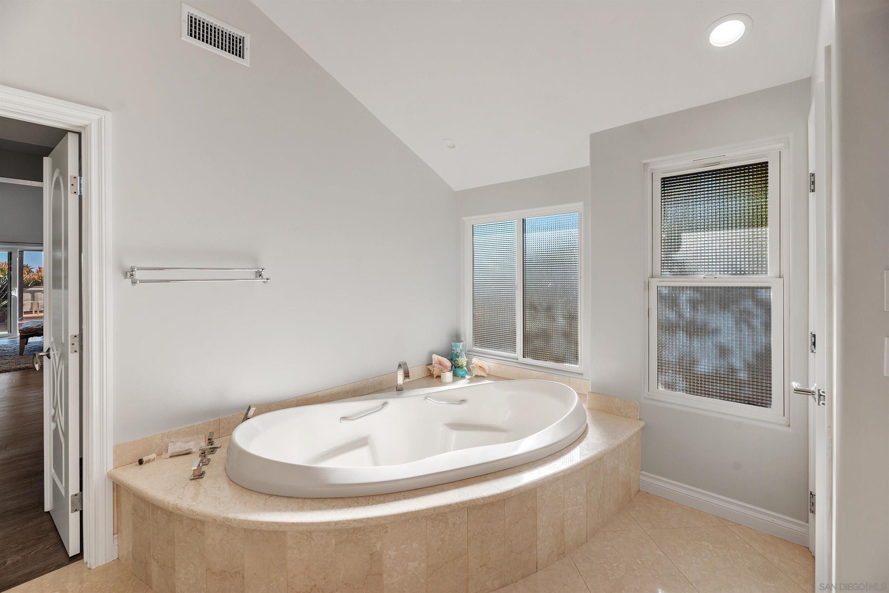 Detail Gallery Image 36 of 59 For 1427  Buckskin Dr, Escondido,  CA 92029 - 5 Beds | 2/1 Baths