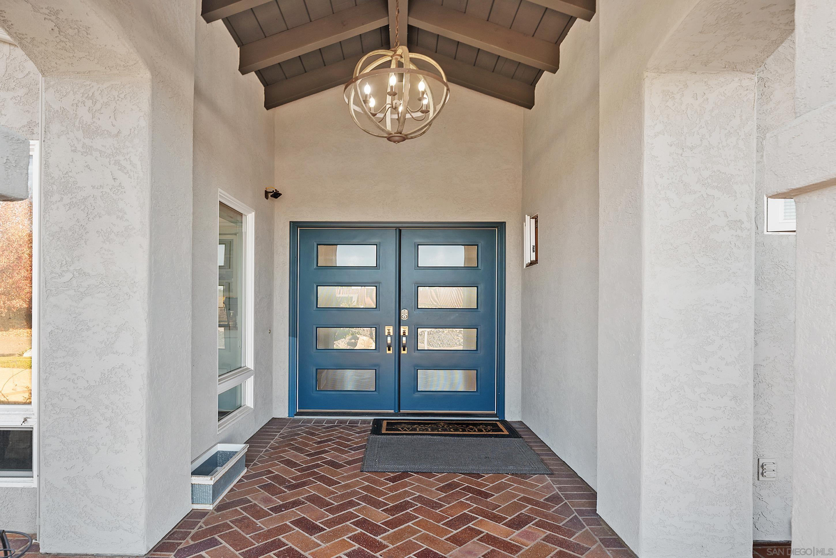 Detail Gallery Image 6 of 59 For 1427  Buckskin Dr, Escondido,  CA 92029 - 5 Beds | 2/1 Baths