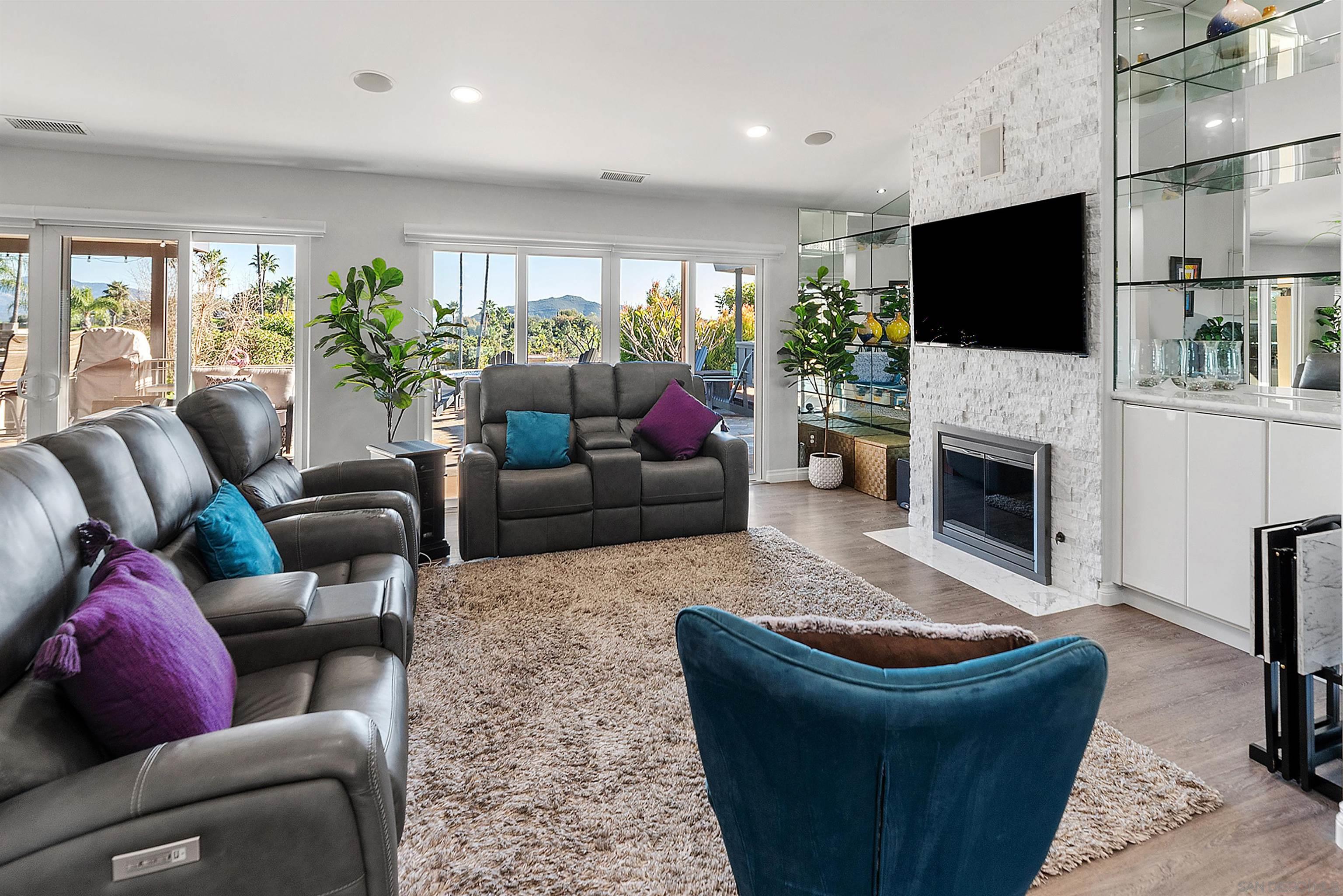 Detail Gallery Image 8 of 59 For 1427  Buckskin Dr, Escondido,  CA 92029 - 5 Beds | 2/1 Baths