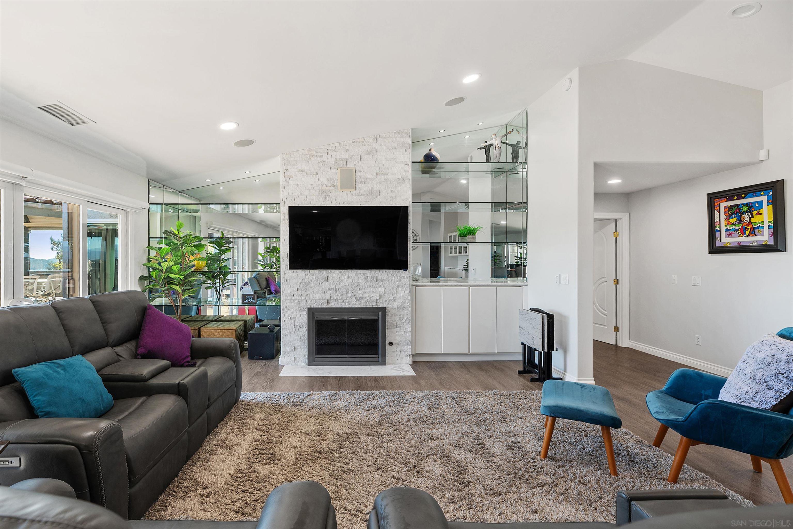 Detail Gallery Image 10 of 59 For 1427  Buckskin Dr, Escondido,  CA 92029 - 5 Beds | 2/1 Baths