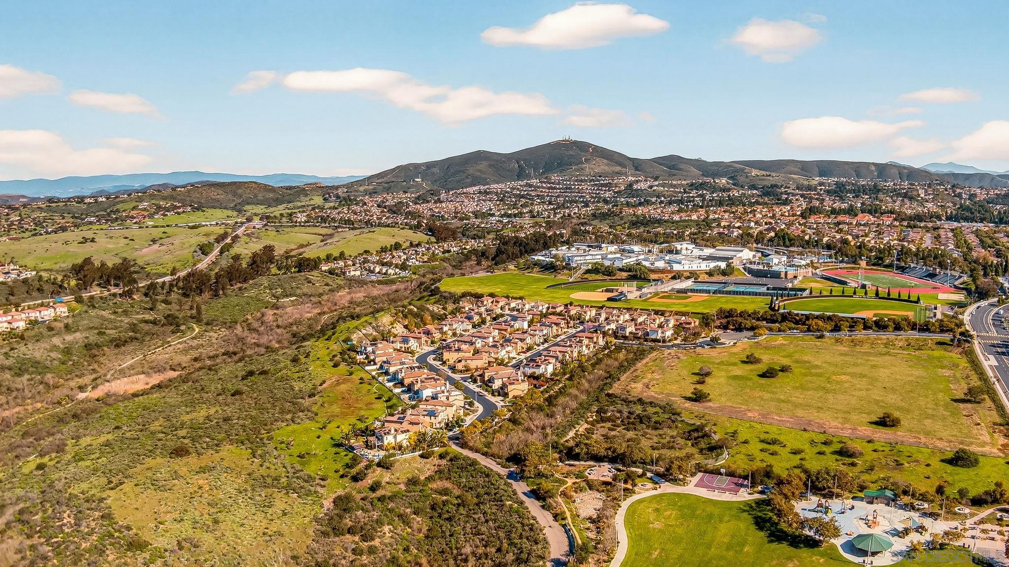 Detail Gallery Image 5 of 33 For 7708  Caminito Liliana, San Diego,  CA 92129 - 4 Beds | 3/1 Baths
