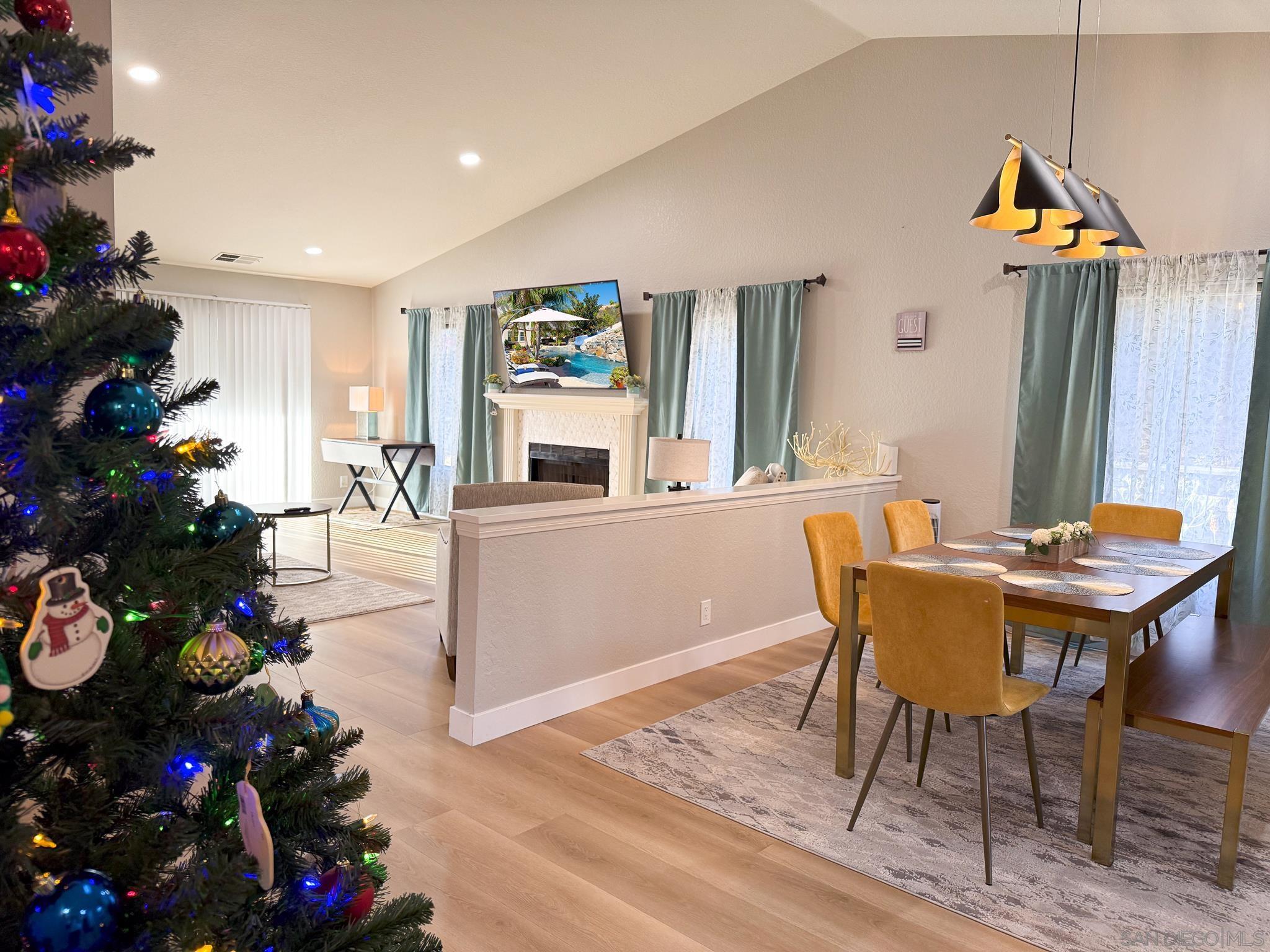 Detail Gallery Image 2 of 39 For 1457  Fallsview Place, Escondido,  CA 92027 - 3 Beds | 2 Baths