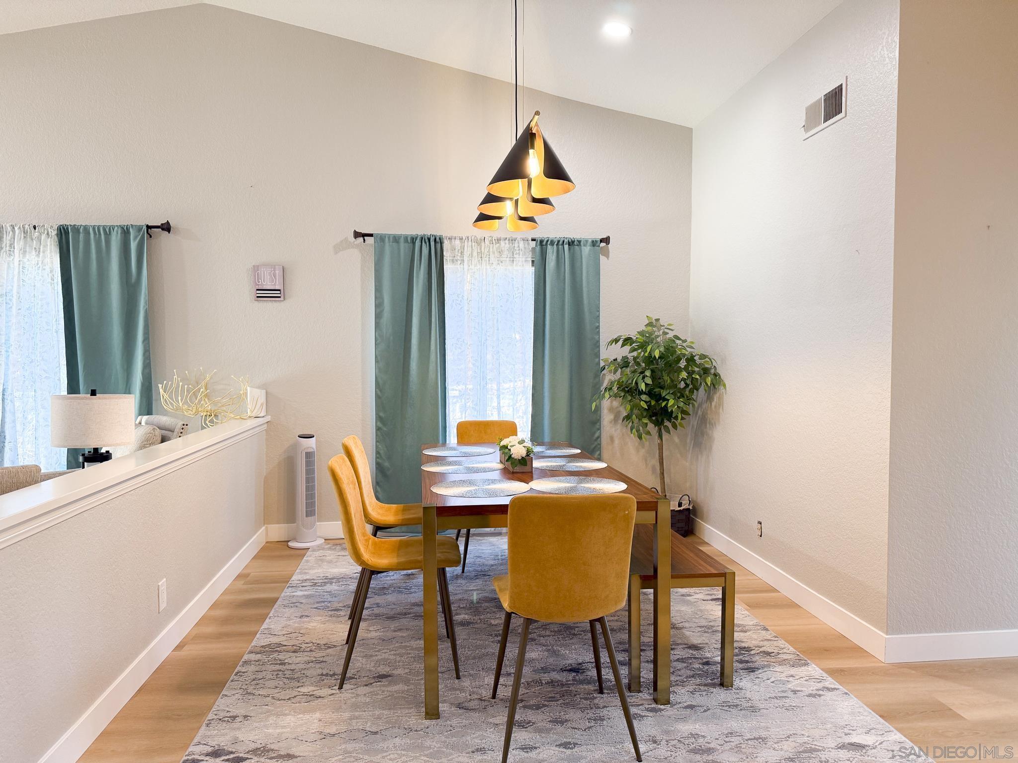 Detail Gallery Image 4 of 39 For 1457  Fallsview Place, Escondido,  CA 92027 - 3 Beds | 2 Baths