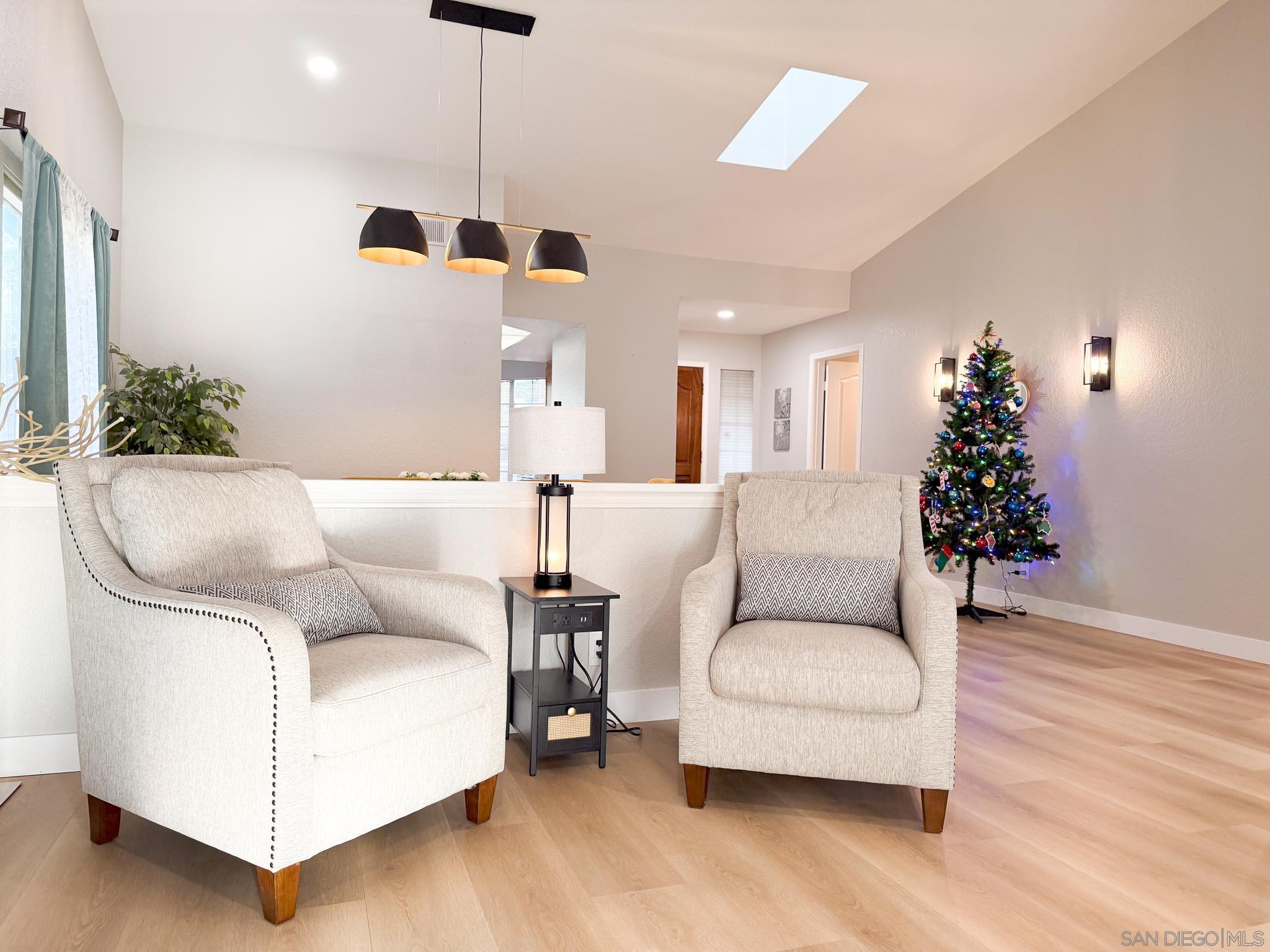 Detail Gallery Image 8 of 39 For 1457  Fallsview Place, Escondido,  CA 92027 - 3 Beds | 2 Baths