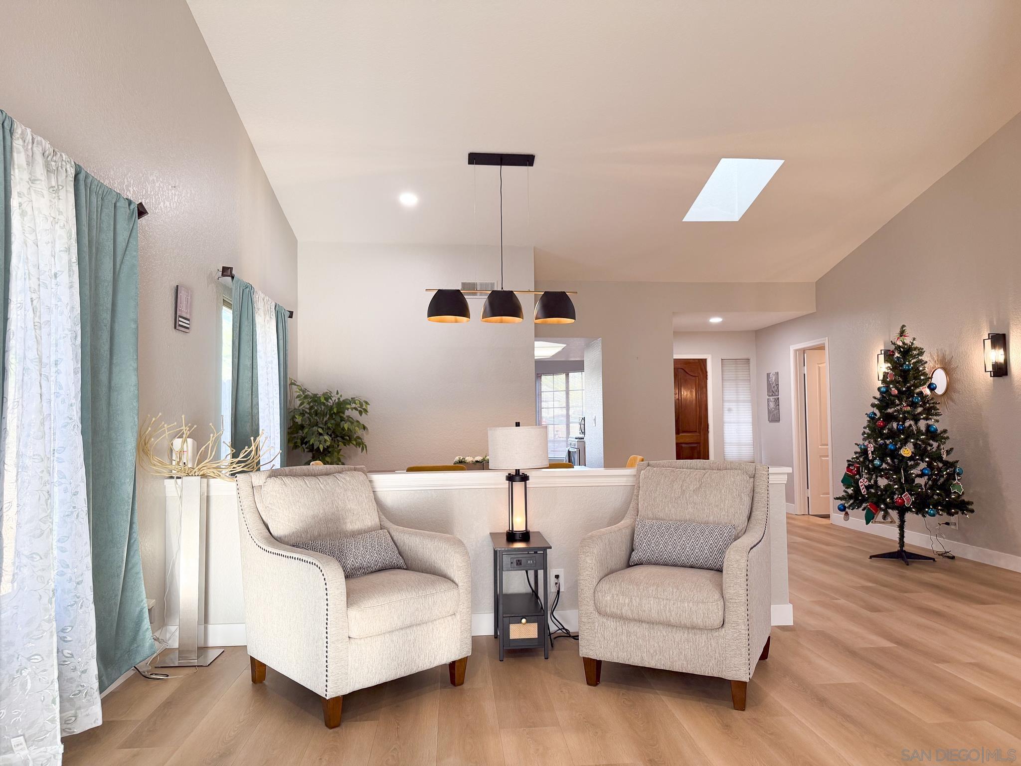 Detail Gallery Image 10 of 39 For 1457  Fallsview Place, Escondido,  CA 92027 - 3 Beds | 2 Baths