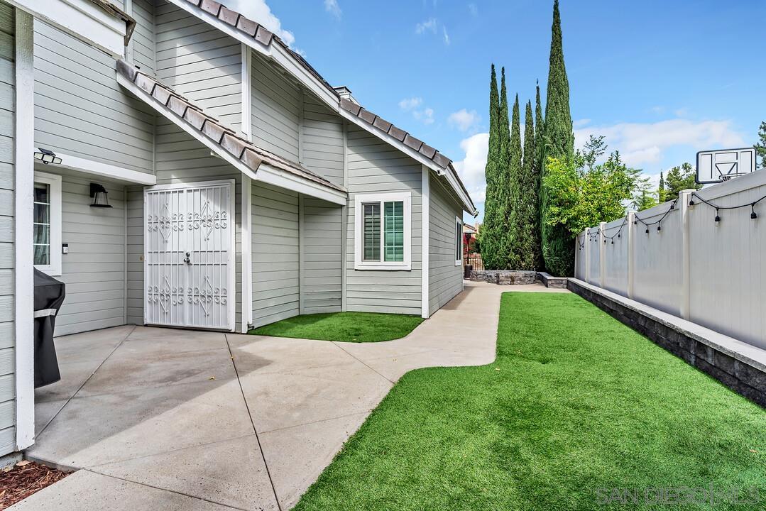 Detail Gallery Image 2 of 33 For 10572  Rancho Carmel Dr, San Diego,  CA 92128 - 3 Beds | 2/1 Baths