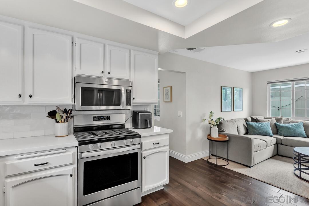 Detail Gallery Image 14 of 33 For 10572  Rancho Carmel Dr, San Diego,  CA 92128 - 3 Beds | 2/1 Baths