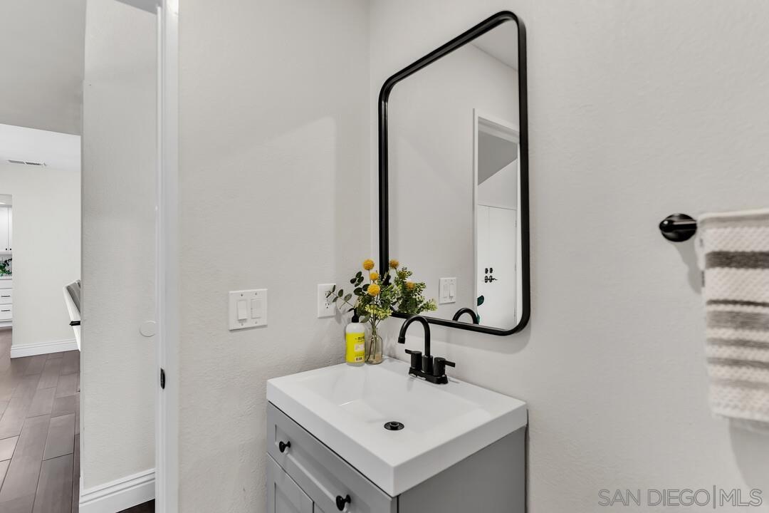 Detail Gallery Image 15 of 33 For 10572  Rancho Carmel Dr, San Diego,  CA 92128 - 3 Beds | 2/1 Baths