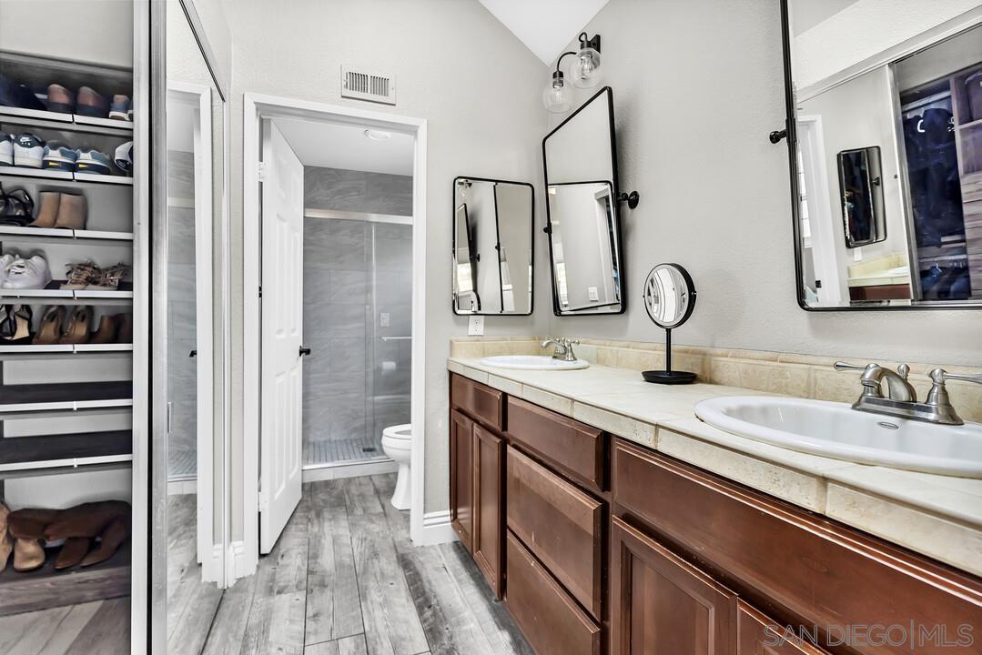 Detail Gallery Image 18 of 33 For 10572  Rancho Carmel Dr, San Diego,  CA 92128 - 3 Beds | 2/1 Baths