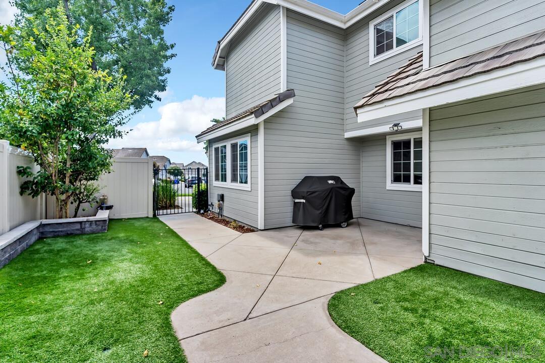 Detail Gallery Image 3 of 33 For 10572  Rancho Carmel Dr, San Diego,  CA 92128 - 3 Beds | 2/1 Baths