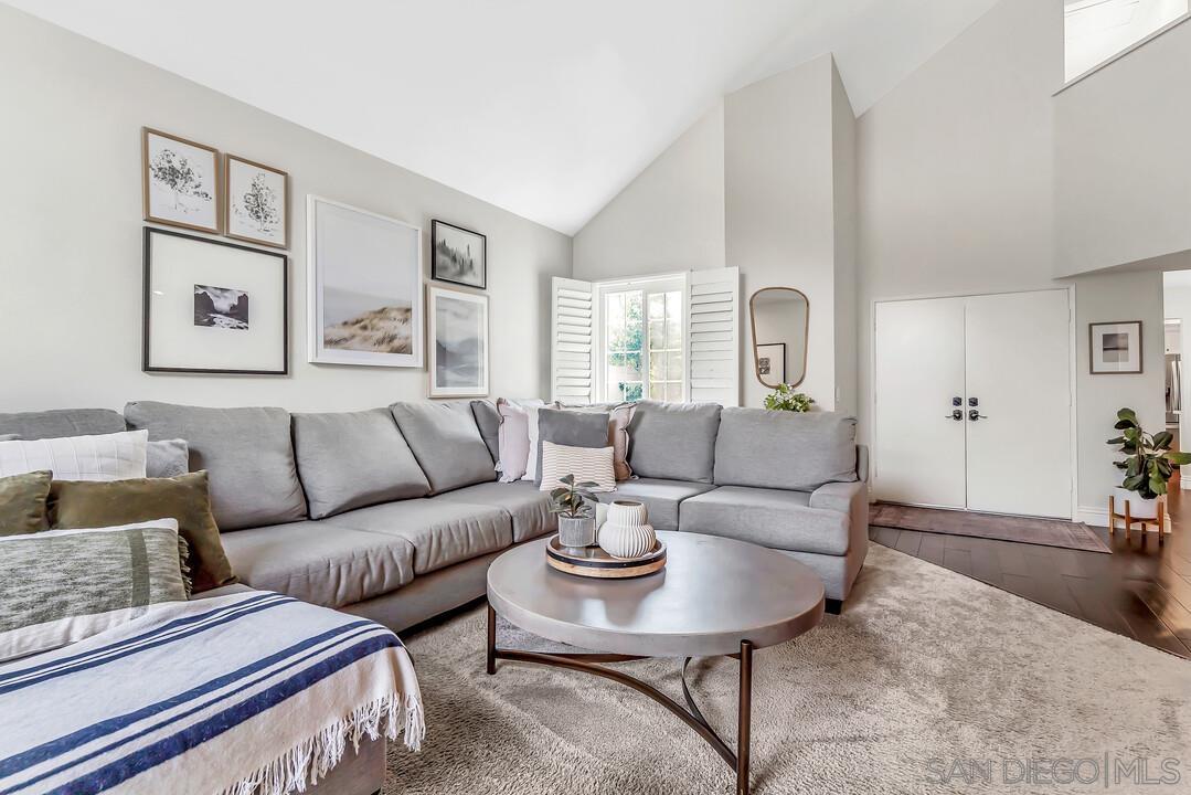 Detail Gallery Image 5 of 33 For 10572  Rancho Carmel Dr, San Diego,  CA 92128 - 3 Beds | 2/1 Baths