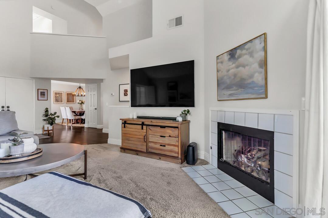 Detail Gallery Image 6 of 33 For 10572  Rancho Carmel Dr, San Diego,  CA 92128 - 3 Beds | 2/1 Baths