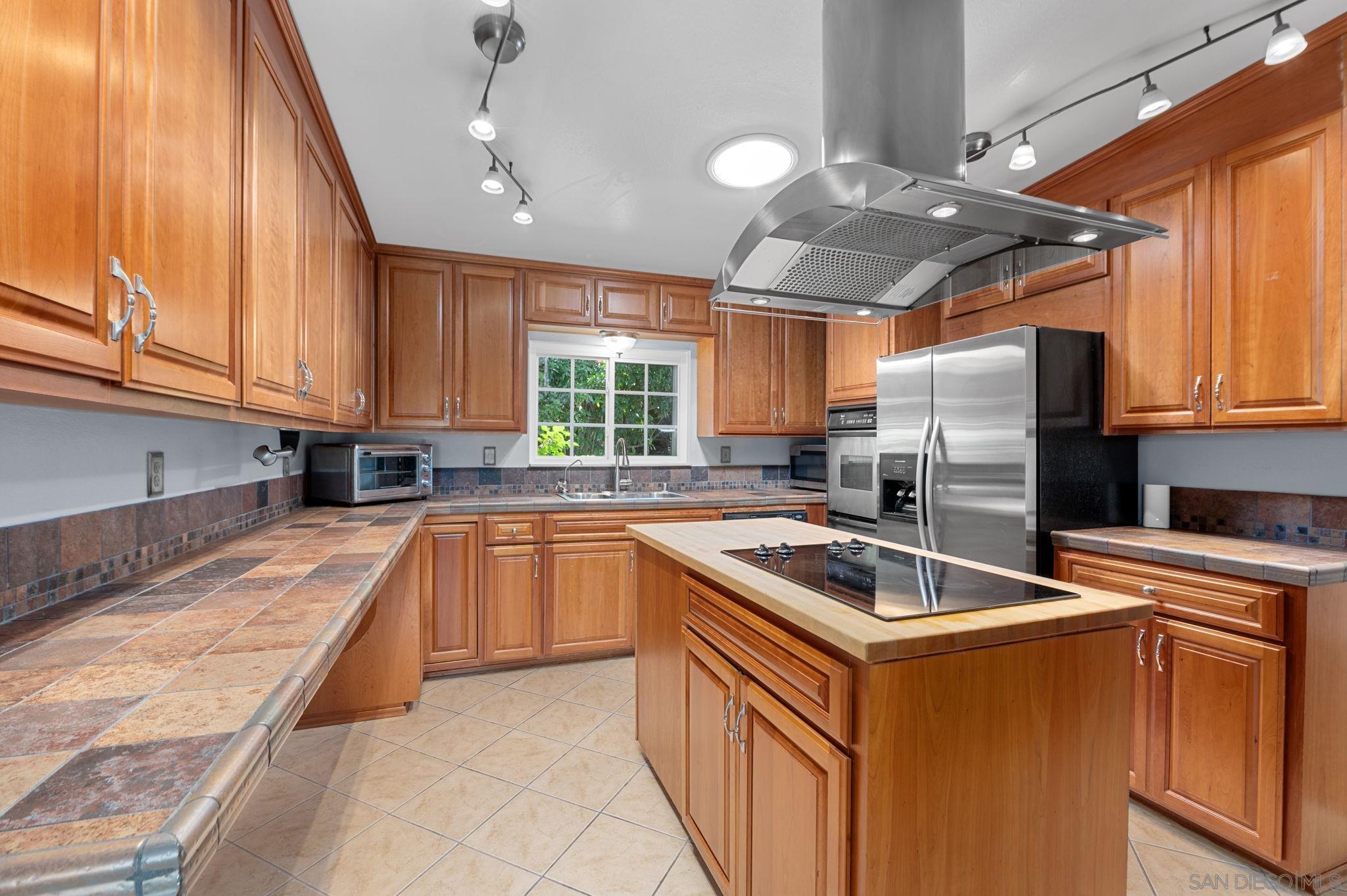 Detail Gallery Image 5 of 36 For 4062 S Tropico, La Mesa,  CA 91941 - 4 Beds | 2/1 Baths