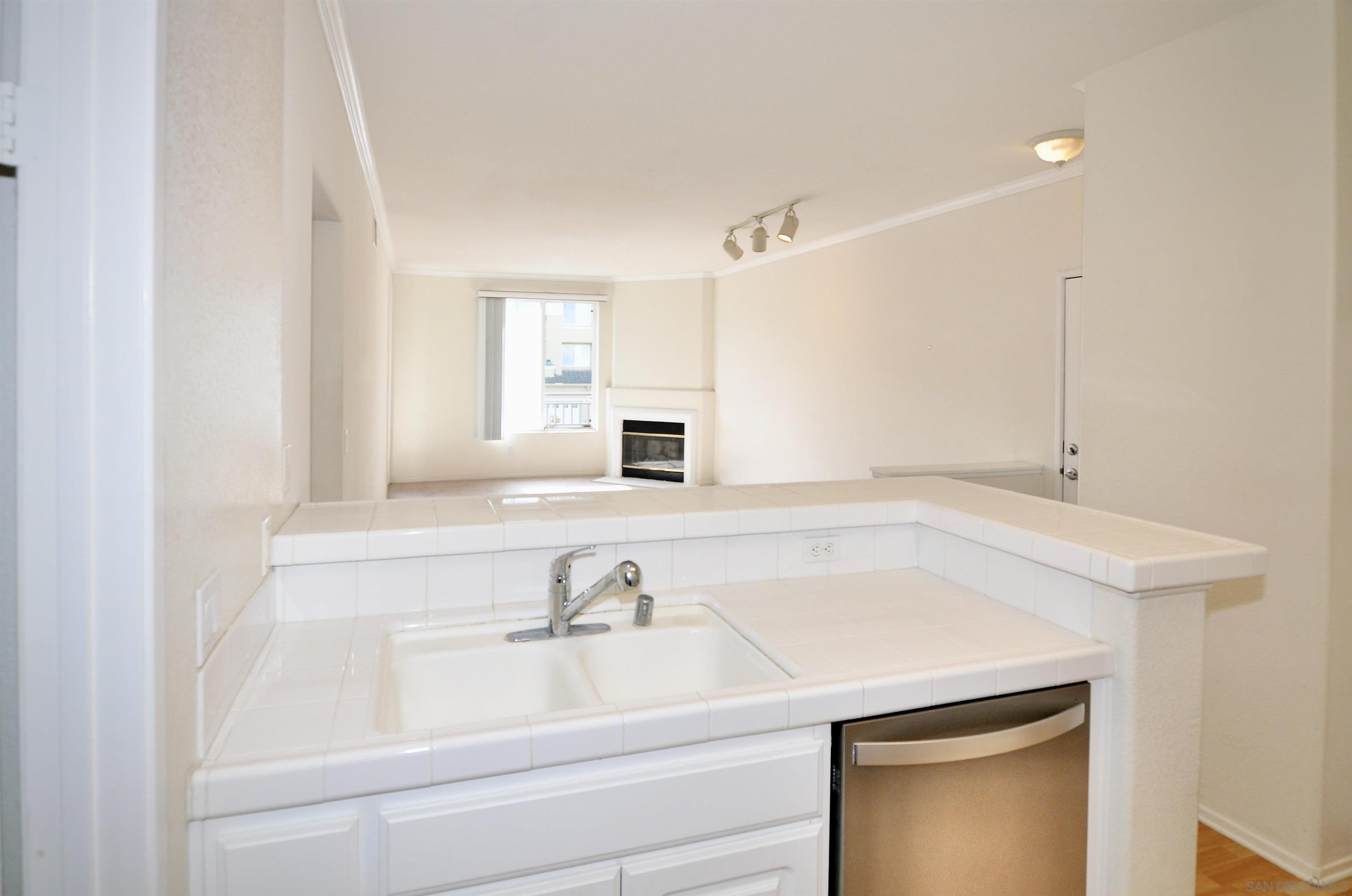 Detail Gallery Image 5 of 53 For 10840  Scripps Ranch Blvd  #206,  San Diego,  CA 92131 - 1 Beds | 1 Baths