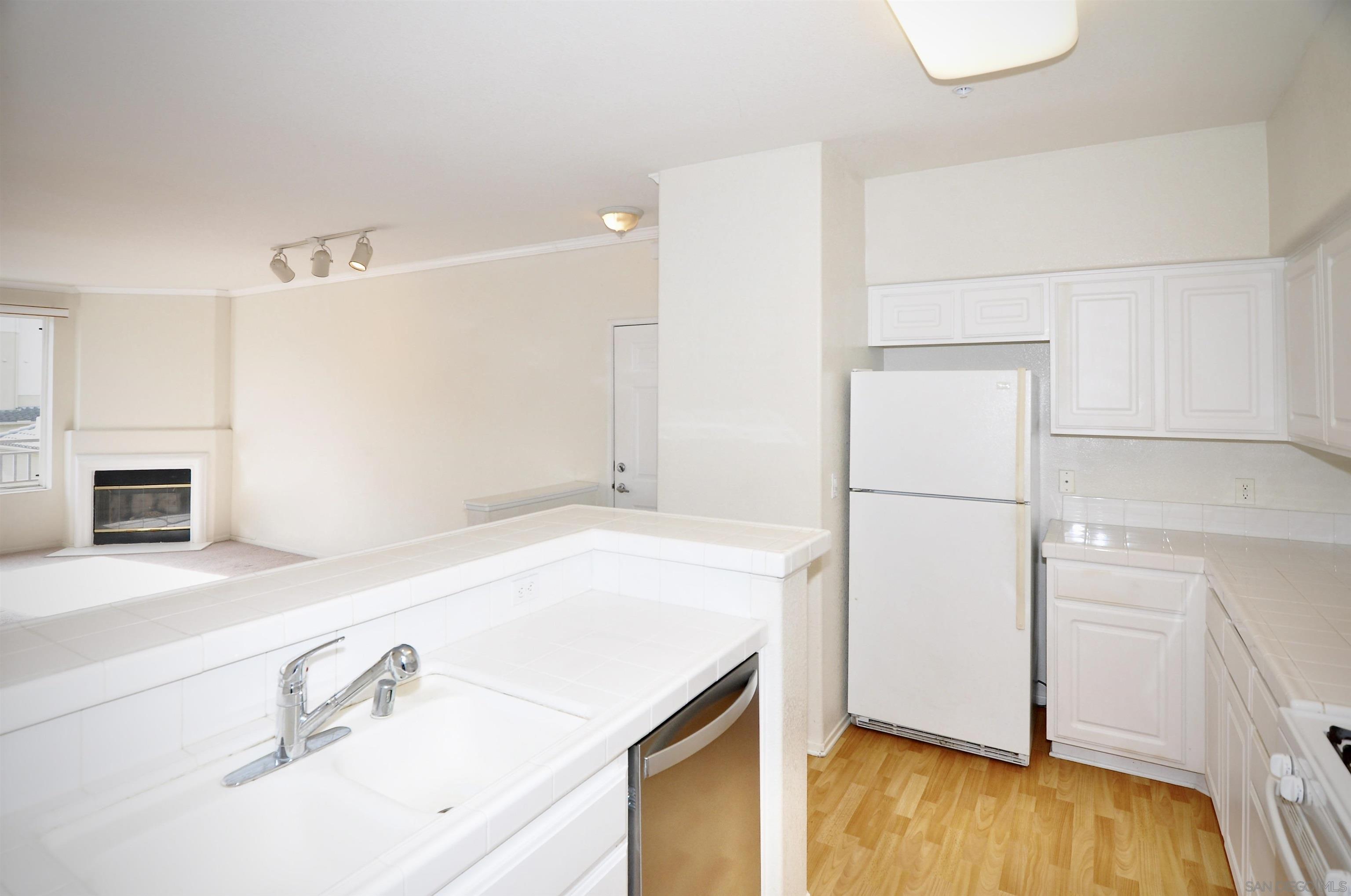 Detail Gallery Image 6 of 53 For 10840  Scripps Ranch Blvd  #206,  San Diego,  CA 92131 - 1 Beds | 1 Baths