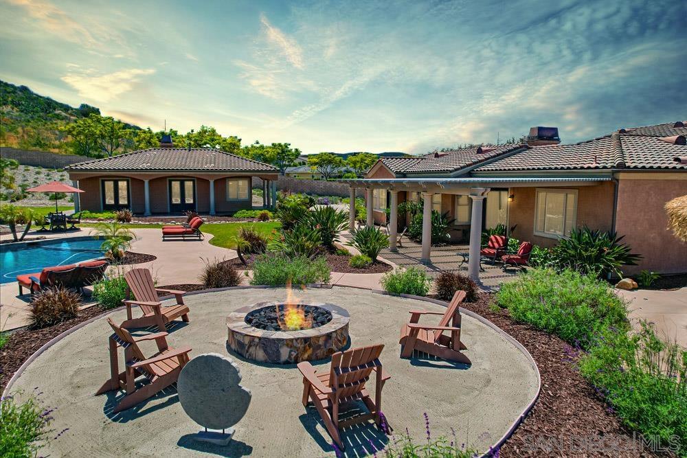 Detail Gallery Image 2 of 51 For 14190  Green Valley Ct, San Diego,  CA 92131 - 6 Beds | 4/1 Baths