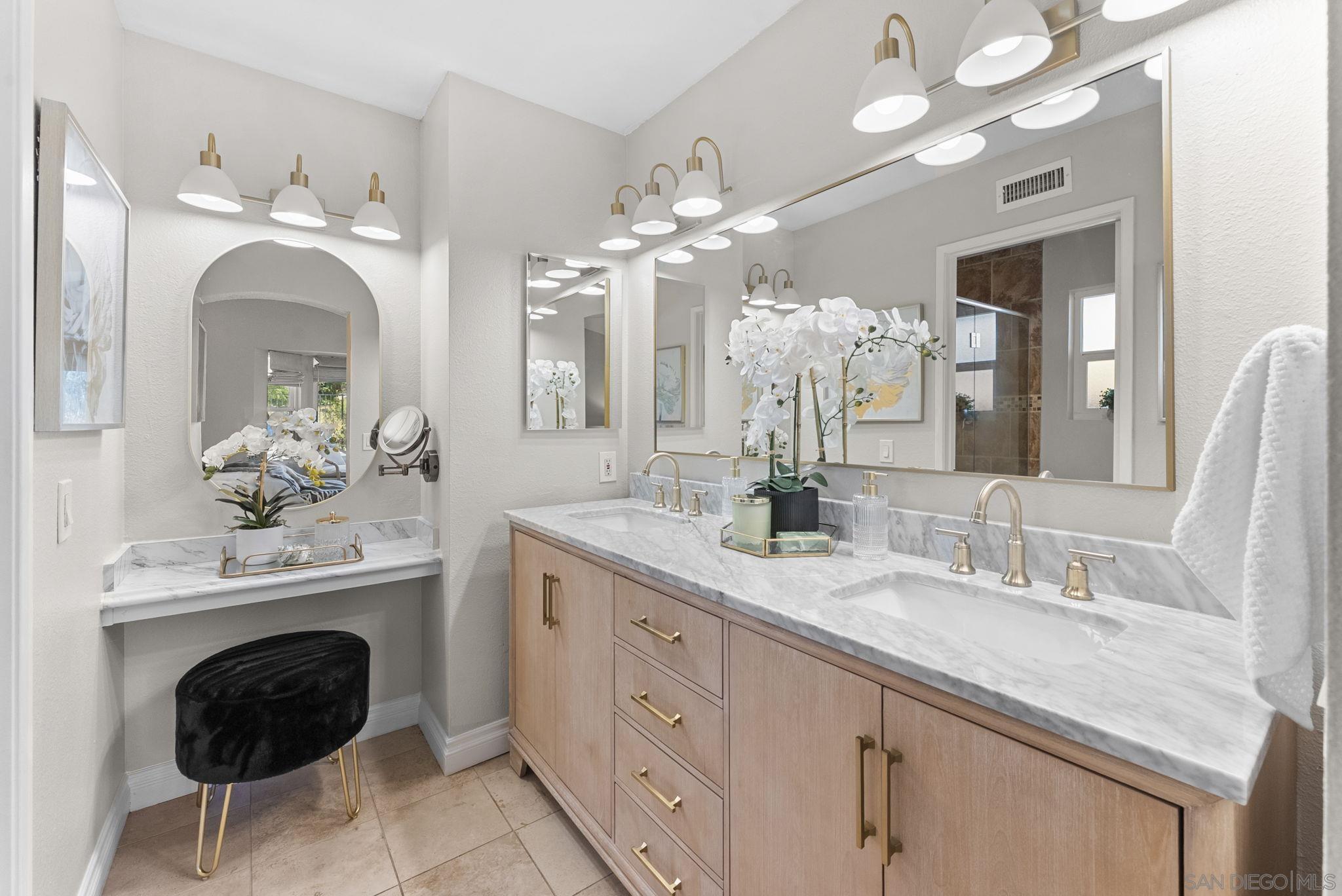 Detail Gallery Image 11 of 26 For 7941  Calle Madrid, Carlsbad,  CA 92009 - 2 Beds | 2 Baths