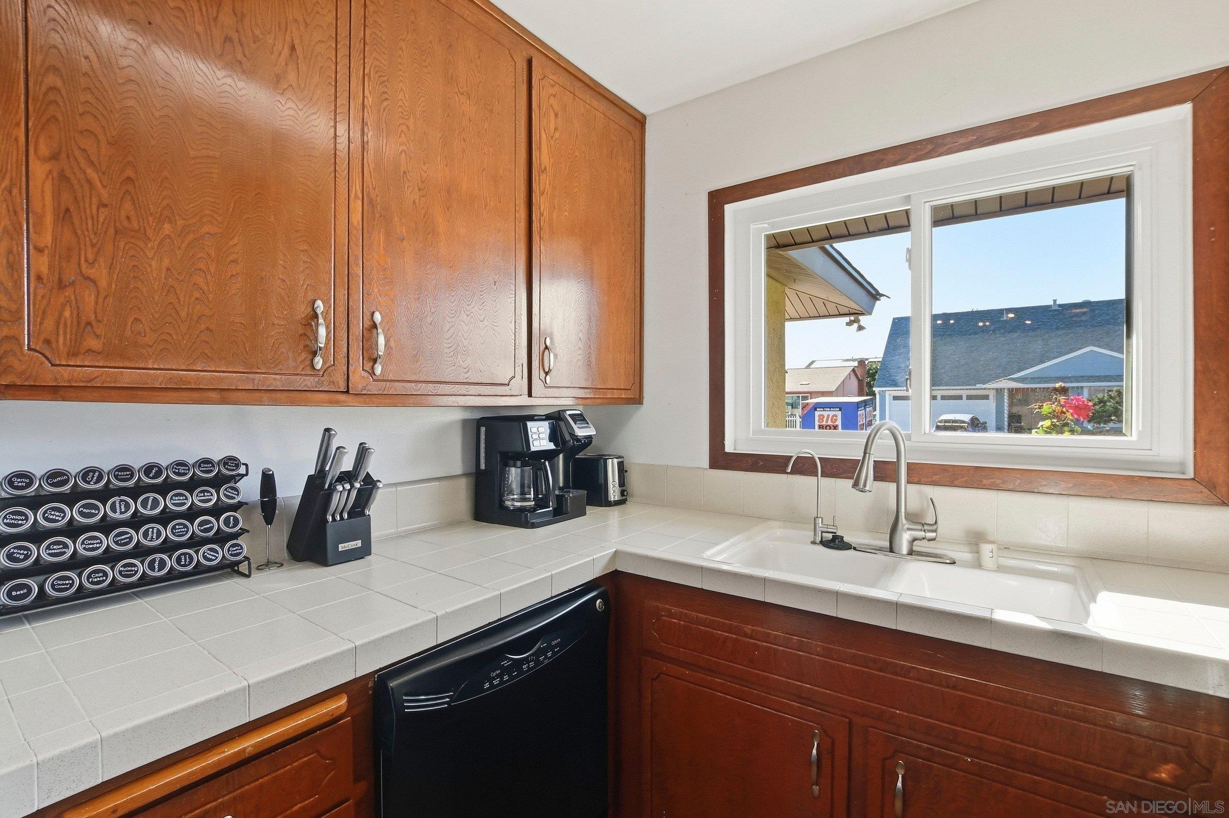 Detail Gallery Image 11 of 45 For 1830  Thelborn Way, San Diego,  CA 92154 - 4 Beds | 3 Baths