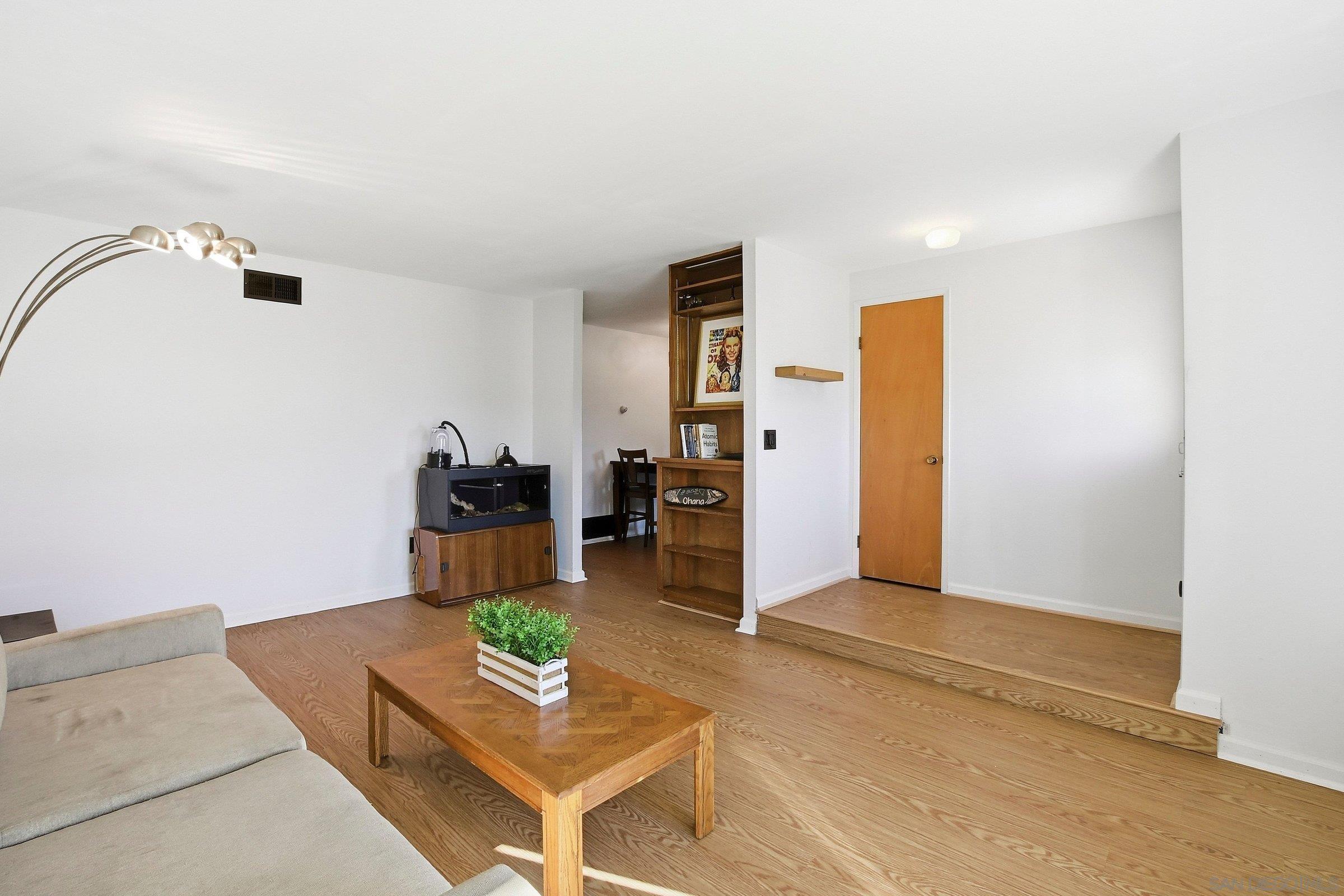 Detail Gallery Image 4 of 45 For 1830  Thelborn Way, San Diego,  CA 92154 - 4 Beds | 3 Baths