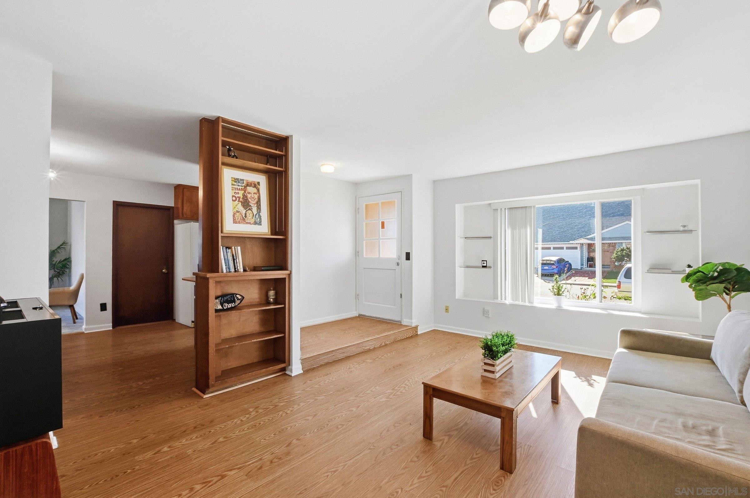 Detail Gallery Image 5 of 45 For 1830  Thelborn Way, San Diego,  CA 92154 - 4 Beds | 3 Baths