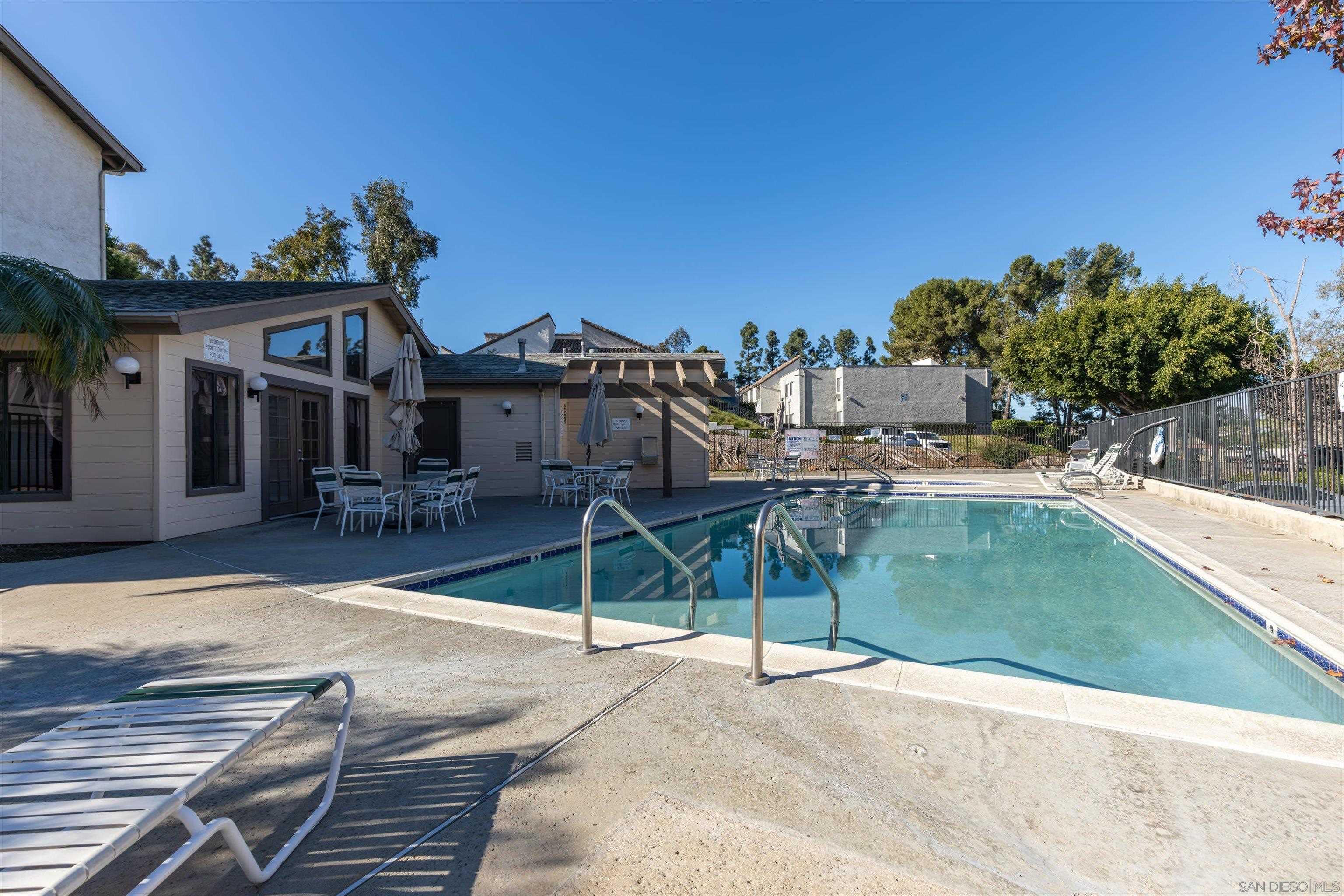Detail Gallery Image 17 of 43 For 8535  Paradise Valley Rd  #4,  Spring Valley,  CA 91977 - 3 Beds | 2/1 Baths