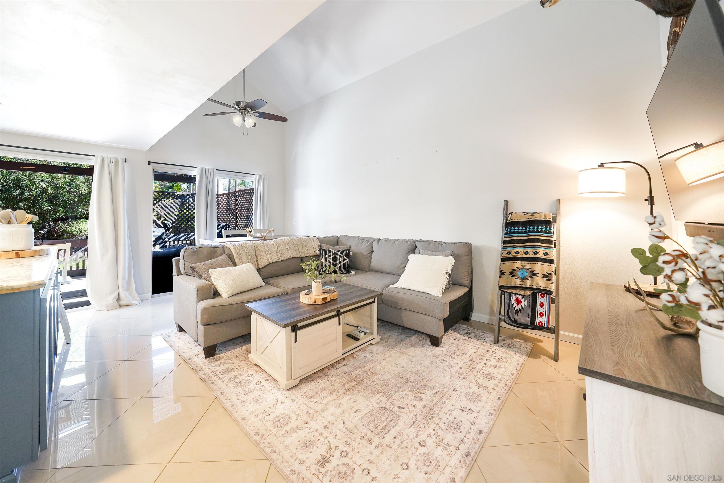 Detail Gallery Image 4 of 29 For 23658  Country Villa Road, Ramona,  CA 92065 - 2 Beds | 2 Baths