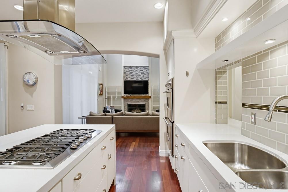 Detail Gallery Image 28 of 75 For 5247  Ocean Breeze Ct, San Diego,  CA 92109 - 5 Beds | 4/1 Baths