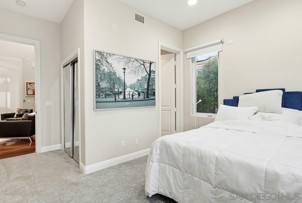 Detail Gallery Image 31 of 75 For 5247  Ocean Breeze Ct, San Diego,  CA 92109 - 5 Beds | 4/1 Baths