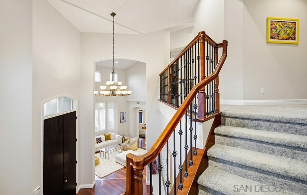 Detail Gallery Image 33 of 75 For 5247  Ocean Breeze Ct, San Diego,  CA 92109 - 5 Beds | 4/1 Baths