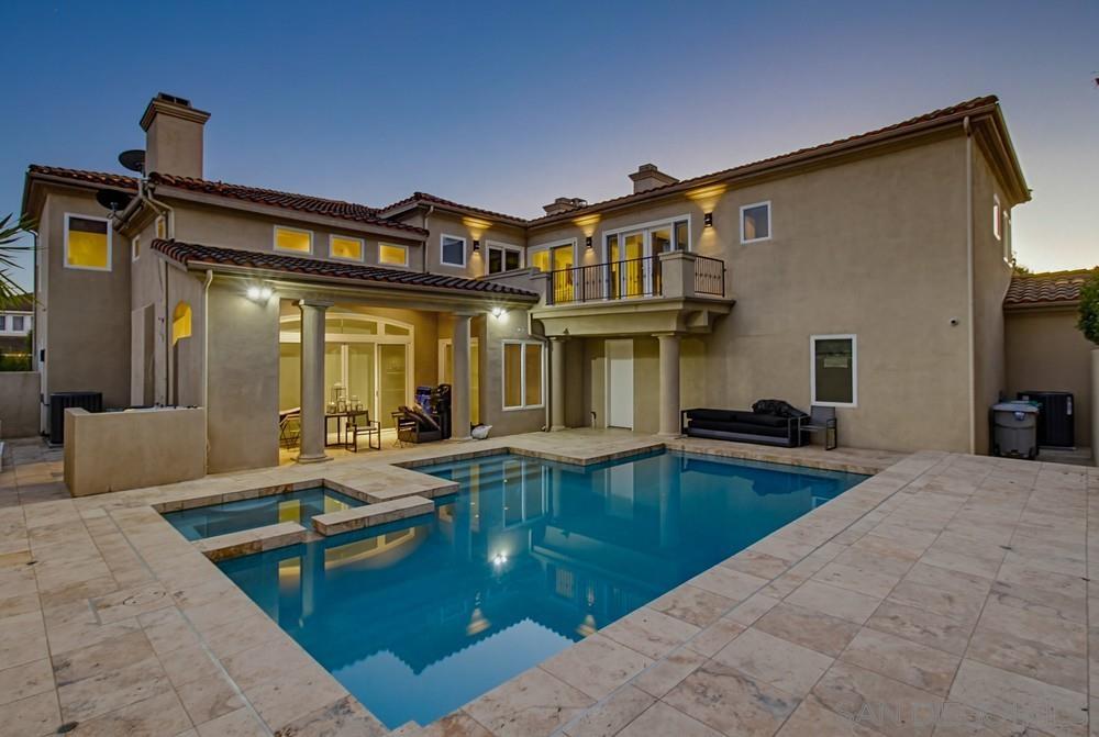 Detail Gallery Image 5 of 75 For 5247  Ocean Breeze Ct, San Diego,  CA 92109 - 5 Beds | 4/1 Baths