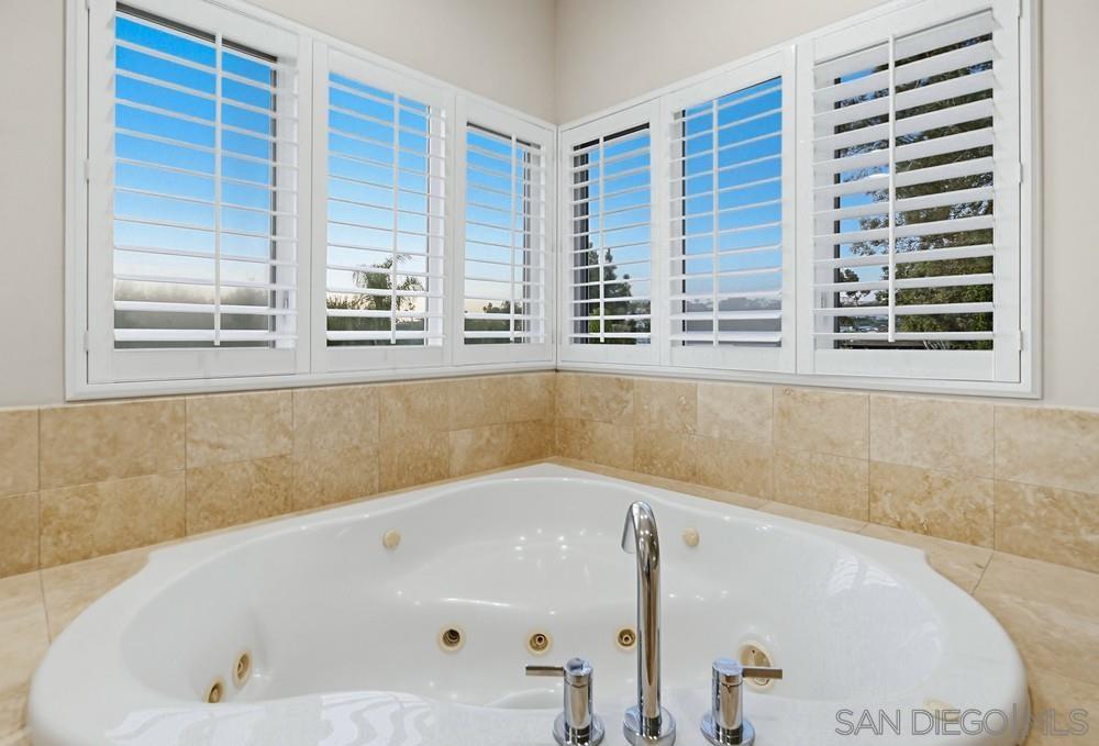 Detail Gallery Image 43 of 75 For 5247  Ocean Breeze Ct, San Diego,  CA 92109 - 5 Beds | 4/1 Baths