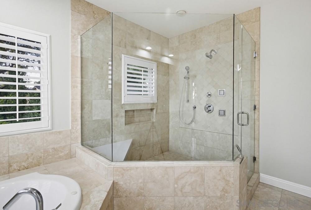 Detail Gallery Image 44 of 75 For 5247  Ocean Breeze Ct, San Diego,  CA 92109 - 5 Beds | 4/1 Baths