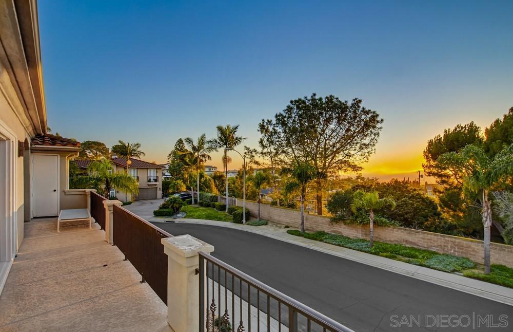 Detail Gallery Image 49 of 75 For 5247  Ocean Breeze Ct, San Diego,  CA 92109 - 5 Beds | 4/1 Baths