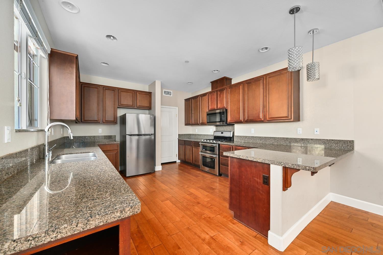 Detail Gallery Image 9 of 33 For 1786  Jasmine Way, Oceanside,  CA 92054 - 4 Beds | 3 Baths