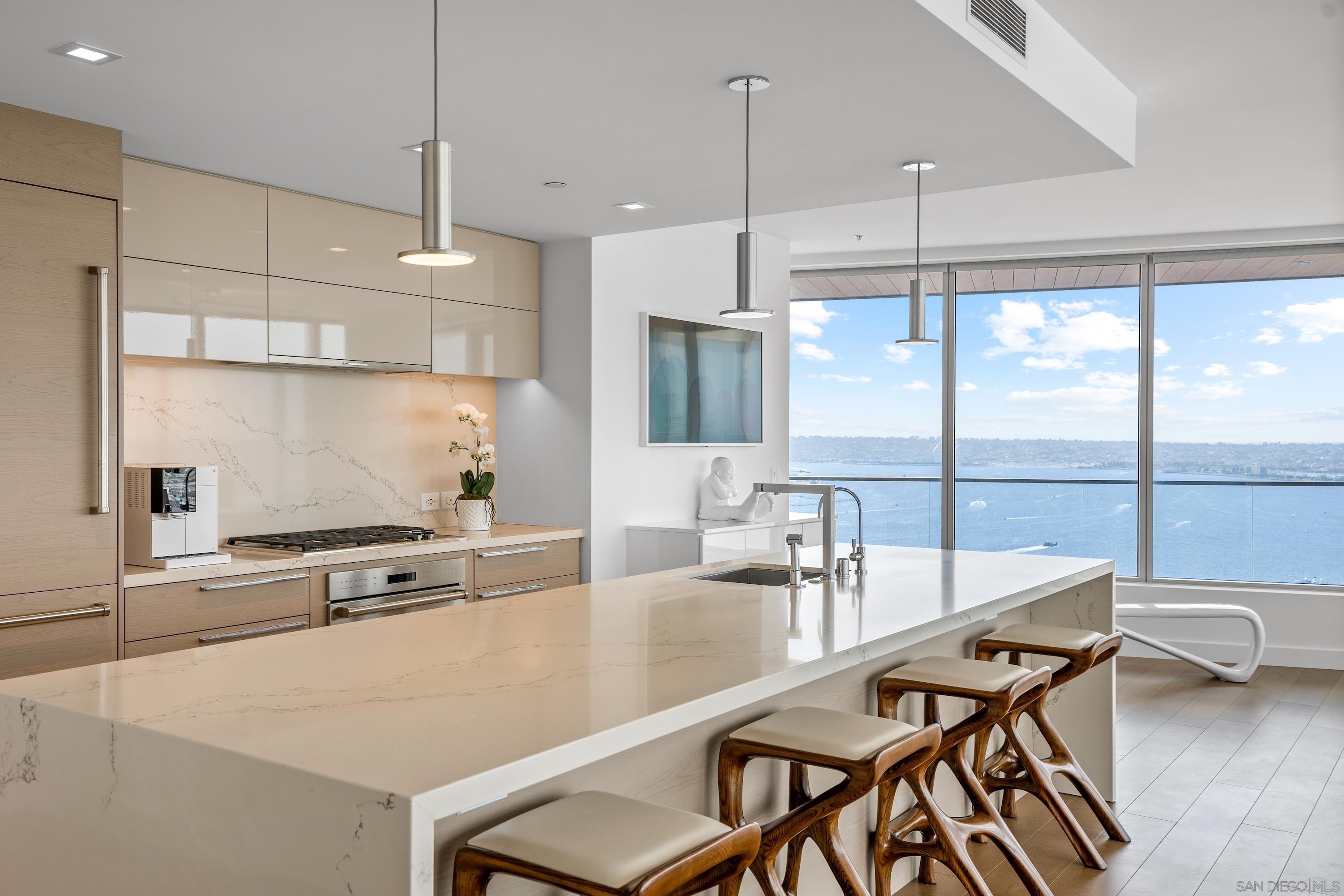 Detail Gallery Image 2 of 64 For 888 W E Street  3301, San Diego,  CA 92101 - 4 Beds | 3 Baths