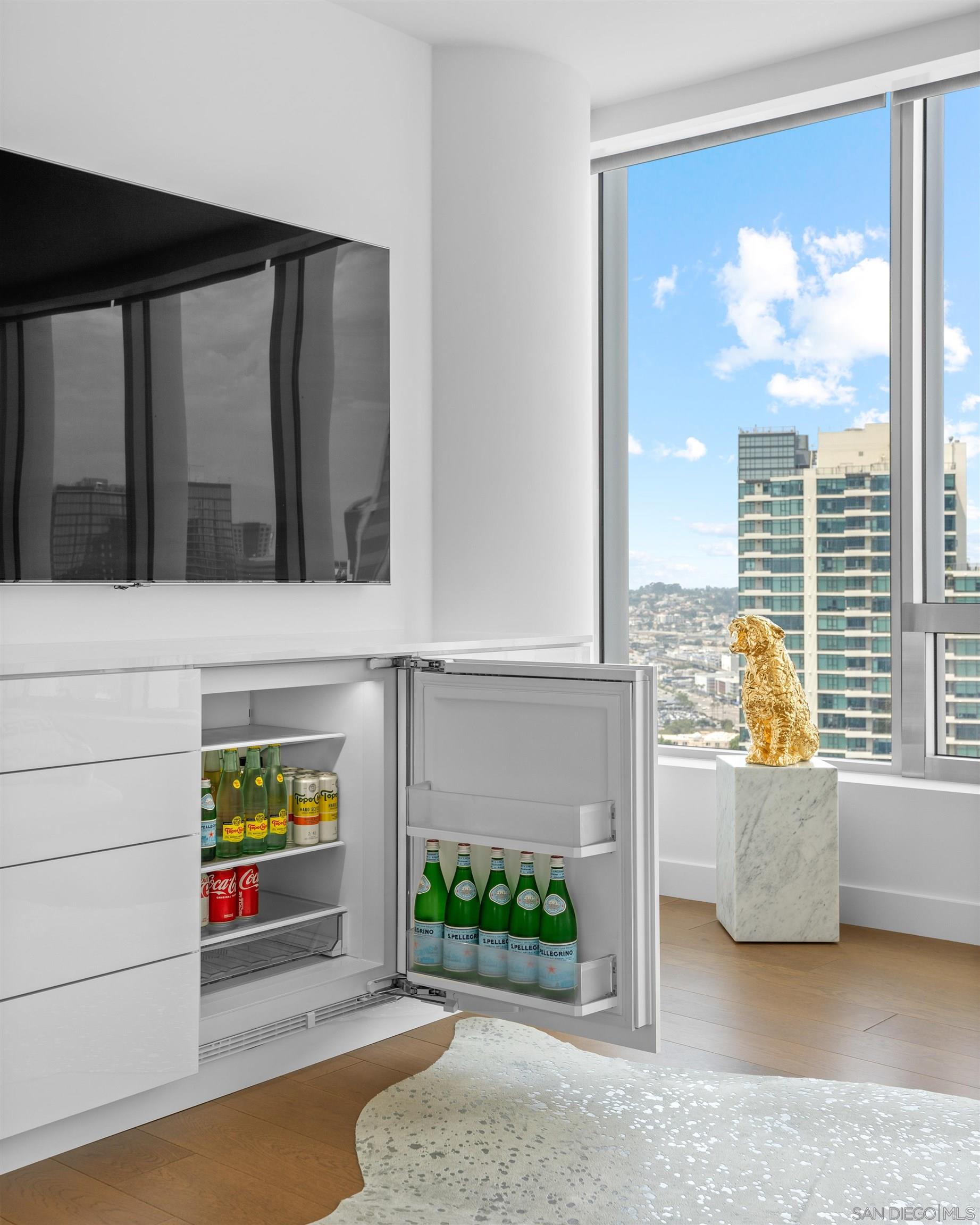 Detail Gallery Image 15 of 64 For 888 W E Street  3301, San Diego,  CA 92101 - 4 Beds | 3 Baths