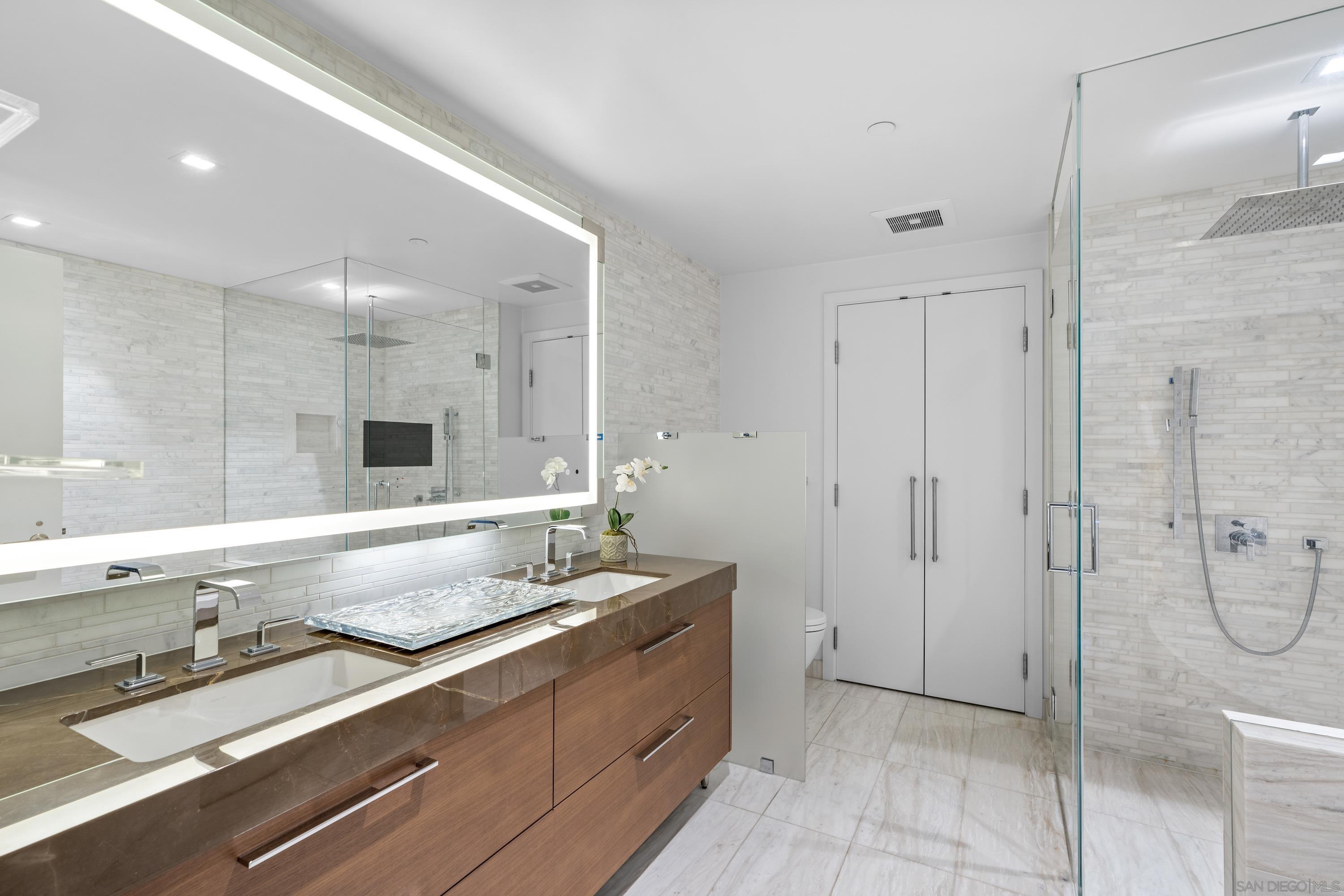 Detail Gallery Image 16 of 64 For 888 W E Street  3301, San Diego,  CA 92101 - 4 Beds | 3 Baths