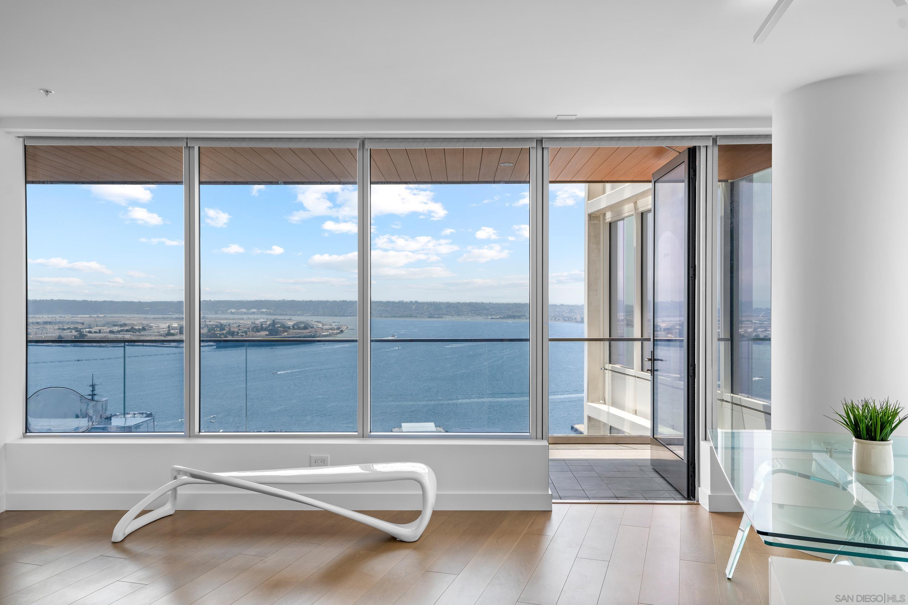 Detail Gallery Image 3 of 64 For 888 W E Street  3301, San Diego,  CA 92101 - 4 Beds | 3 Baths