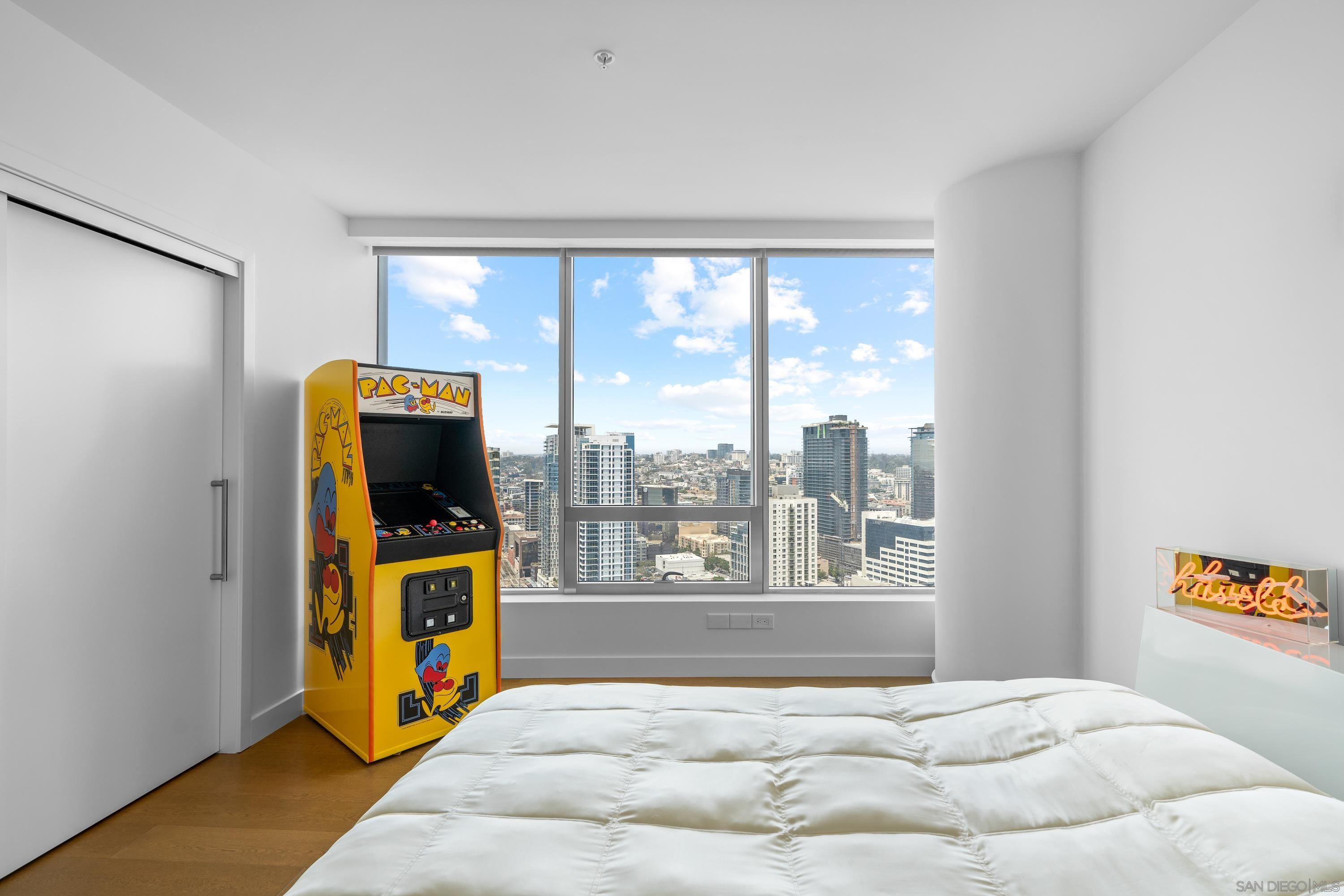 Detail Gallery Image 22 of 64 For 888 W E Street  3301, San Diego,  CA 92101 - 4 Beds | 3 Baths