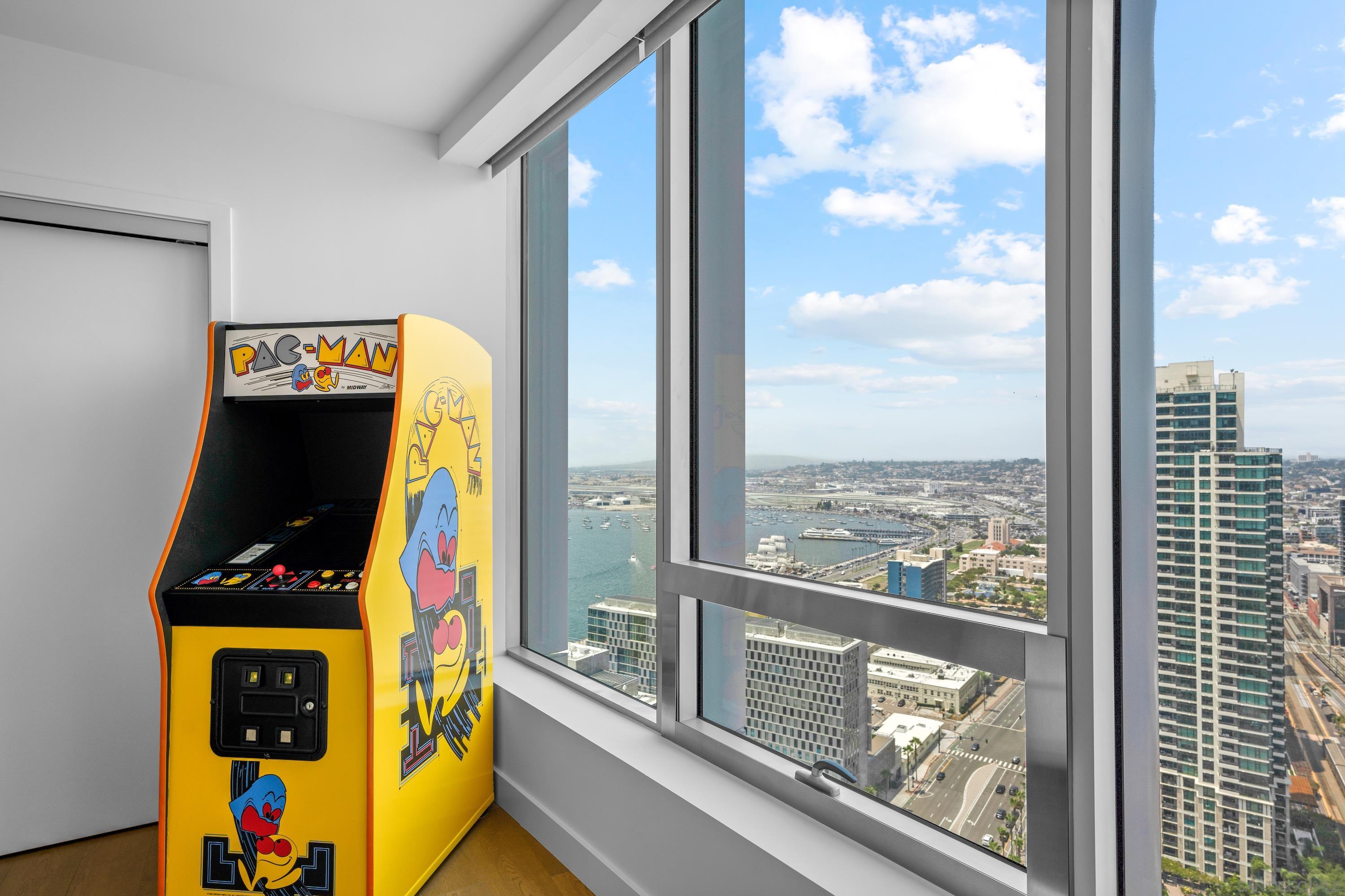 Detail Gallery Image 23 of 64 For 888 W E Street  3301, San Diego,  CA 92101 - 4 Beds | 3 Baths