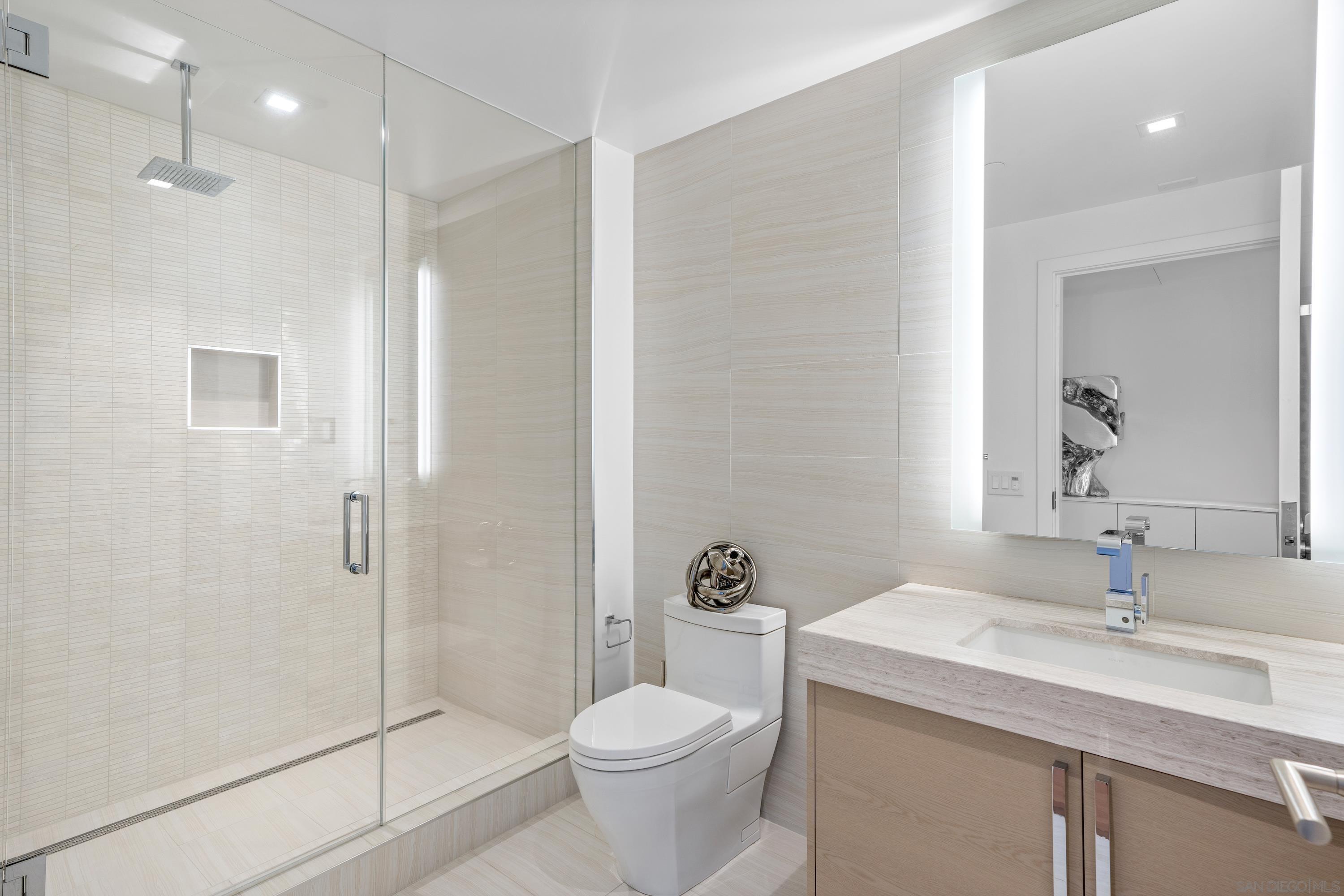 Detail Gallery Image 24 of 64 For 888 W E Street  3301, San Diego,  CA 92101 - 4 Beds | 3 Baths