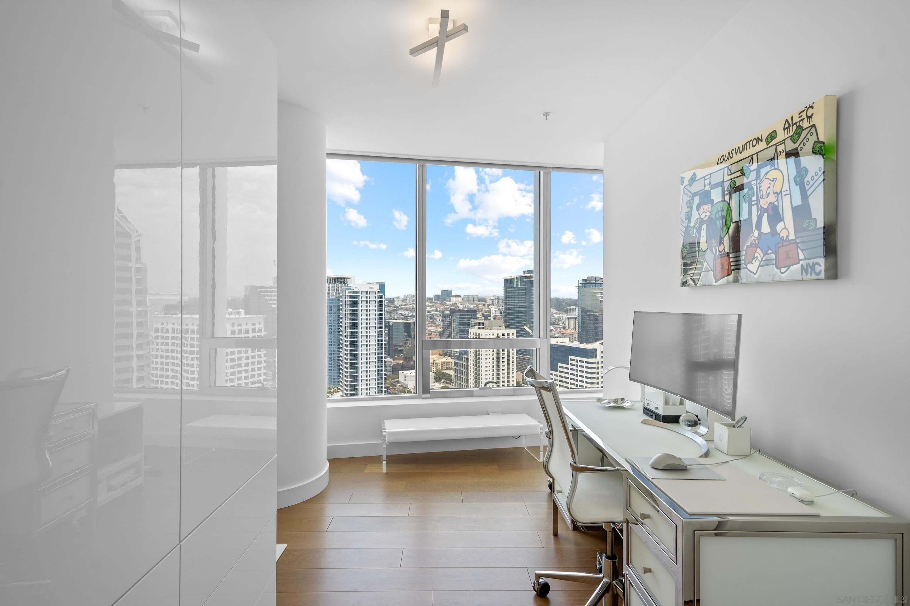 Detail Gallery Image 25 of 64 For 888 W E Street  3301, San Diego,  CA 92101 - 4 Beds | 3 Baths