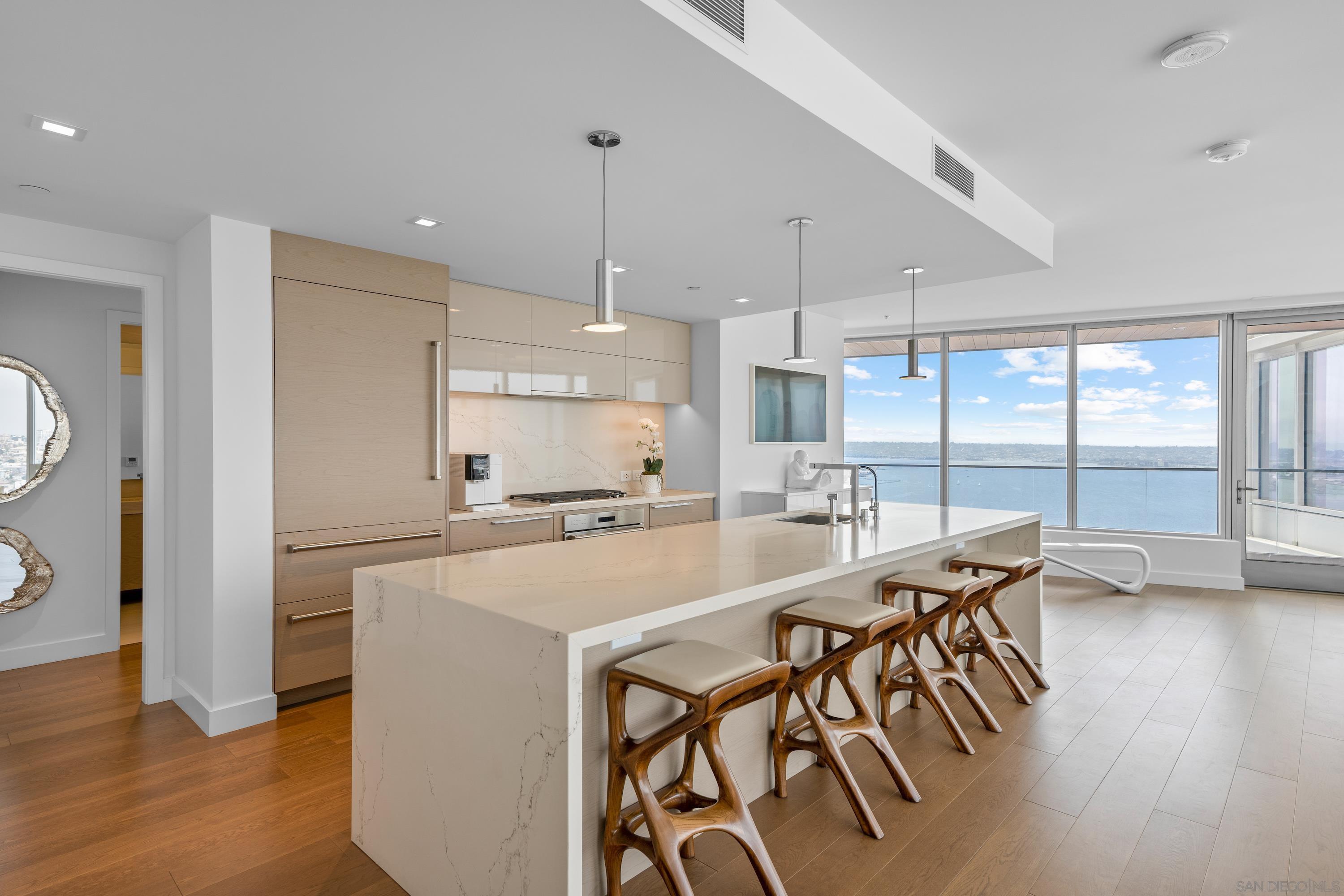 Detail Gallery Image 4 of 64 For 888 W E Street  3301, San Diego,  CA 92101 - 4 Beds | 3 Baths