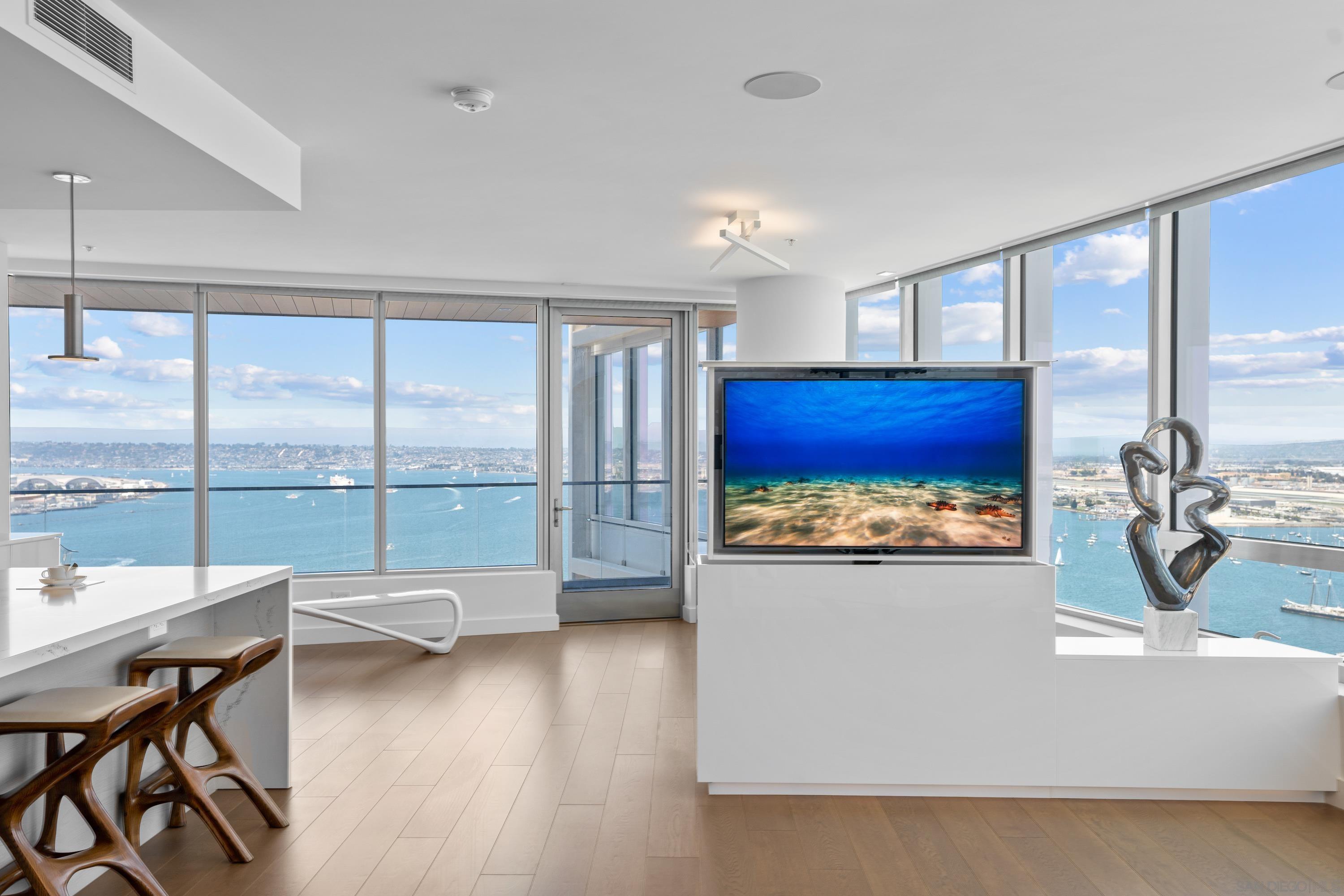 Detail Gallery Image 8 of 64 For 888 W E Street  3301, San Diego,  CA 92101 - 4 Beds | 3 Baths