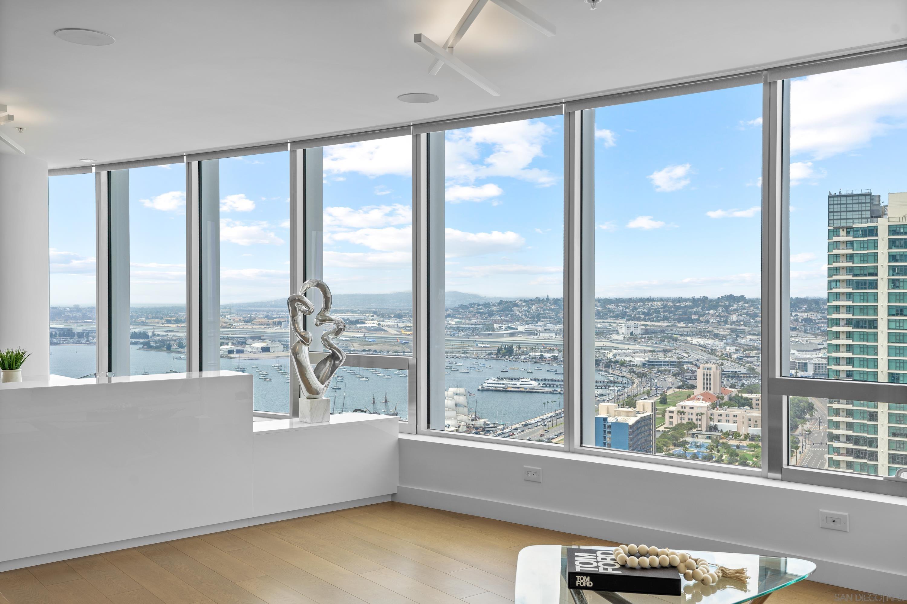 Detail Gallery Image 10 of 64 For 888 W E Street  3301, San Diego,  CA 92101 - 4 Beds | 3 Baths