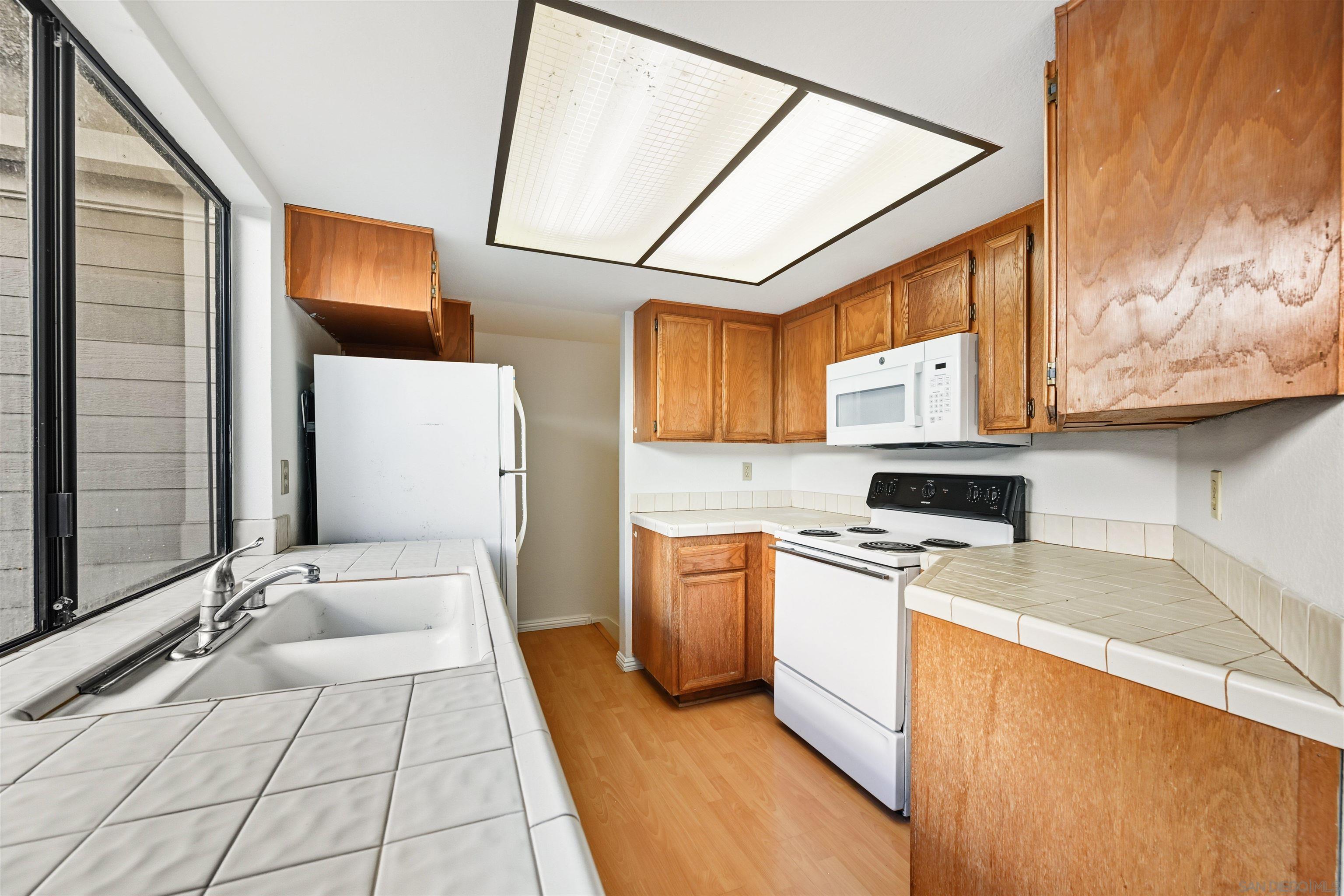 Detail Gallery Image 14 of 24 For 9260  Towne Centre Dr  #17,  San Diego,  CA 92121 - 2 Beds | 2/1 Baths