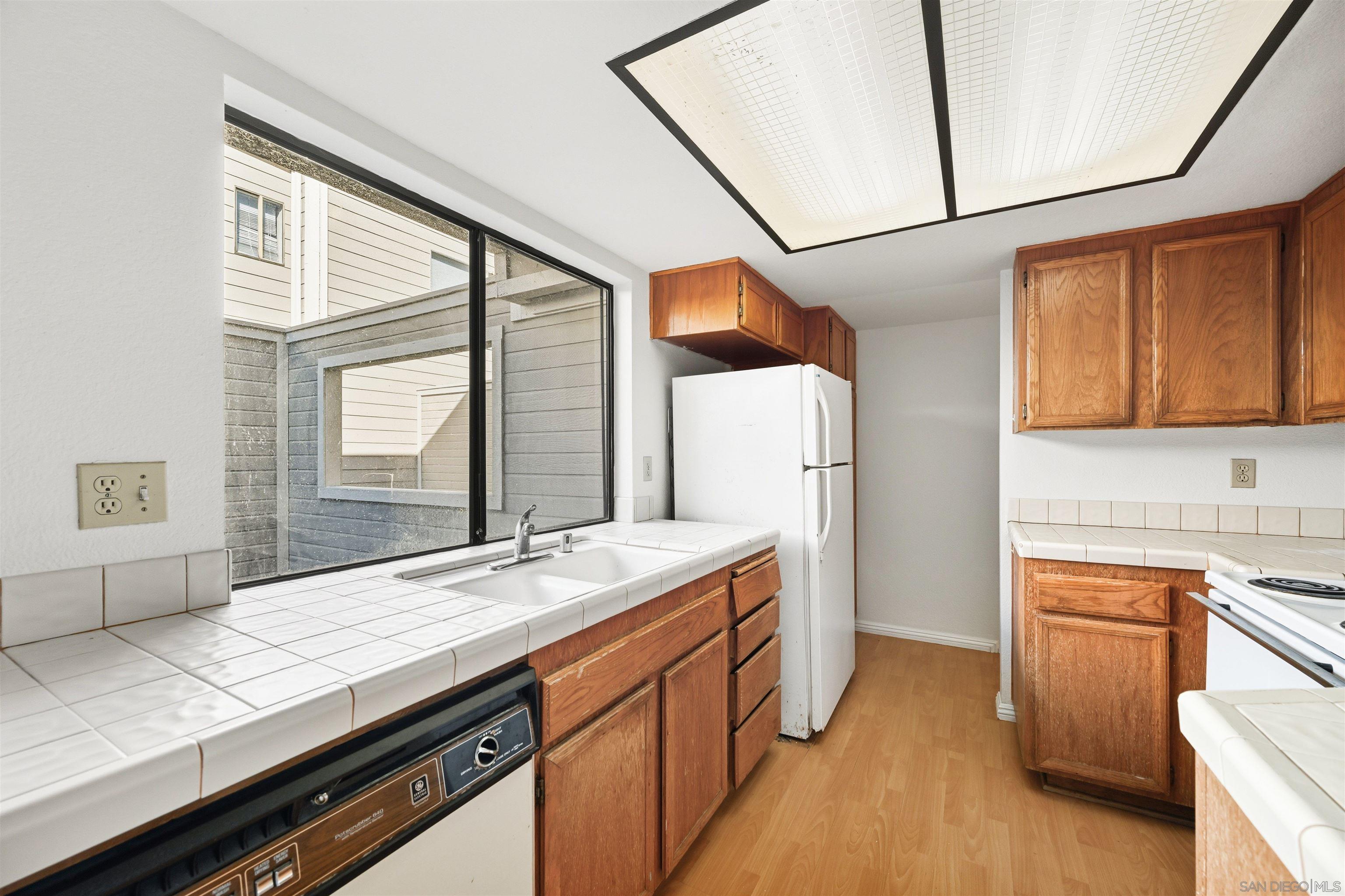 Detail Gallery Image 15 of 24 For 9260  Towne Centre Dr  #17,  San Diego,  CA 92121 - 2 Beds | 2/1 Baths