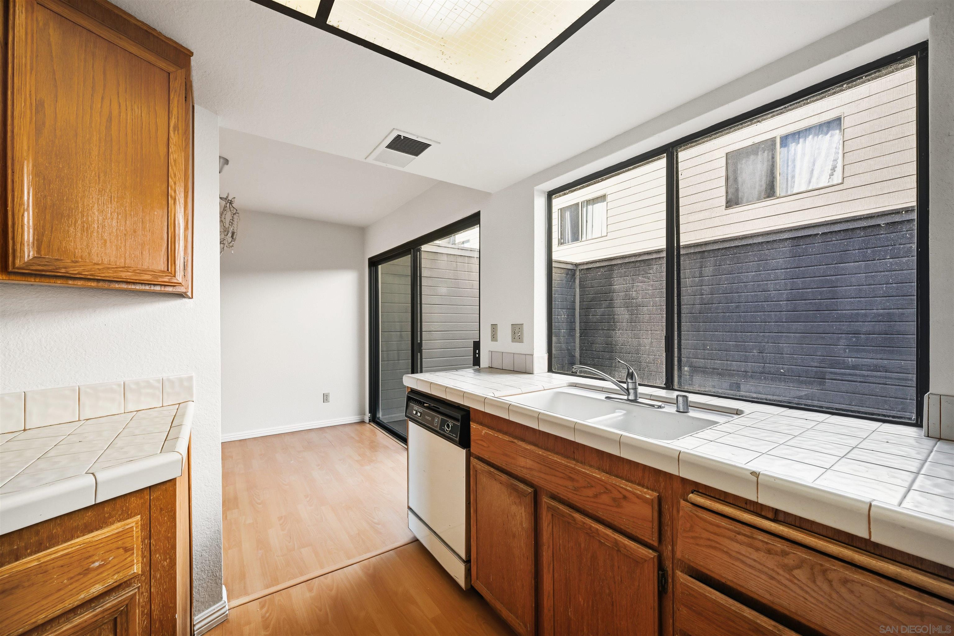 Detail Gallery Image 16 of 24 For 9260  Towne Centre Dr  #17,  San Diego,  CA 92121 - 2 Beds | 2/1 Baths